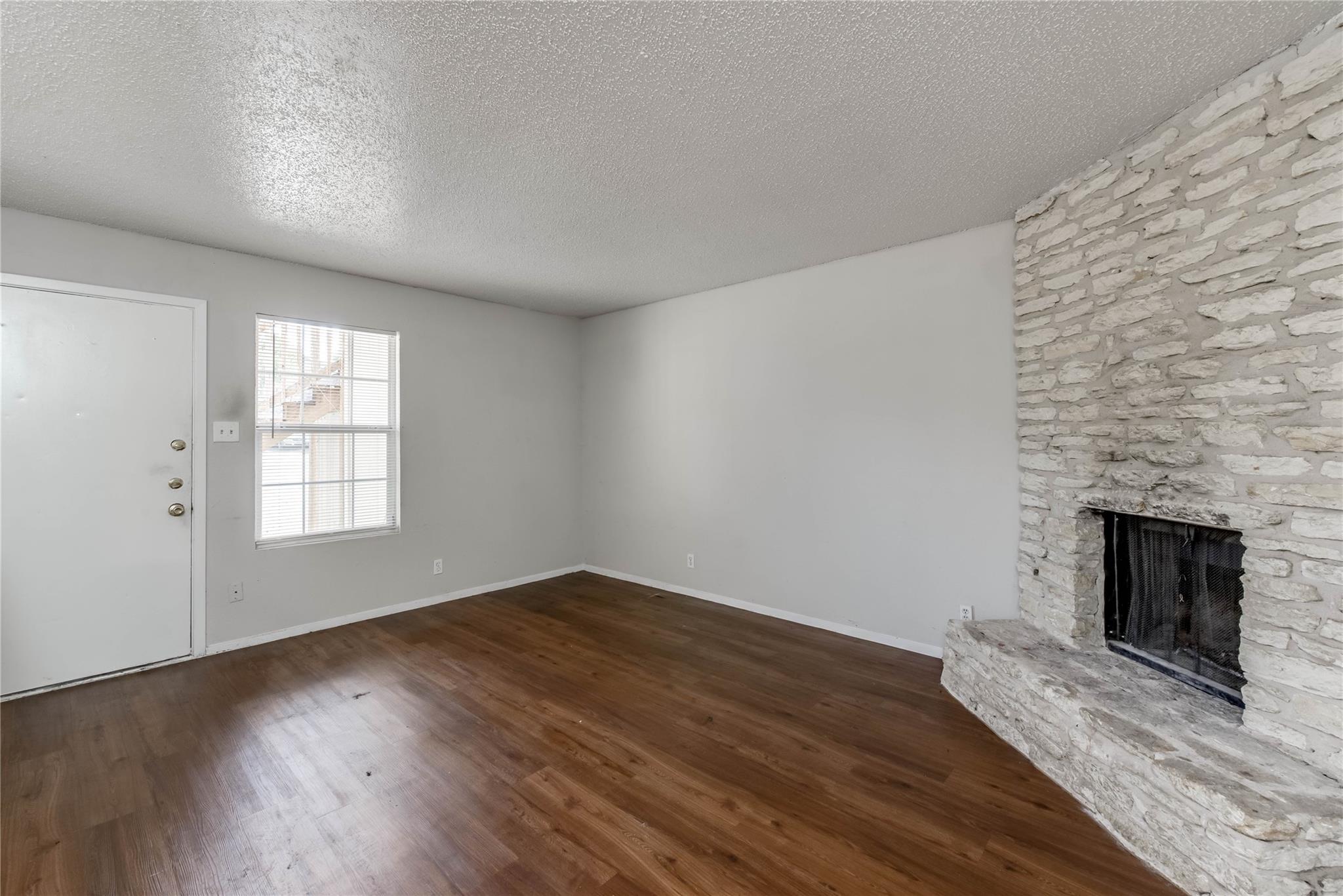 11907 Alpheus Ave #b Property Photo 4