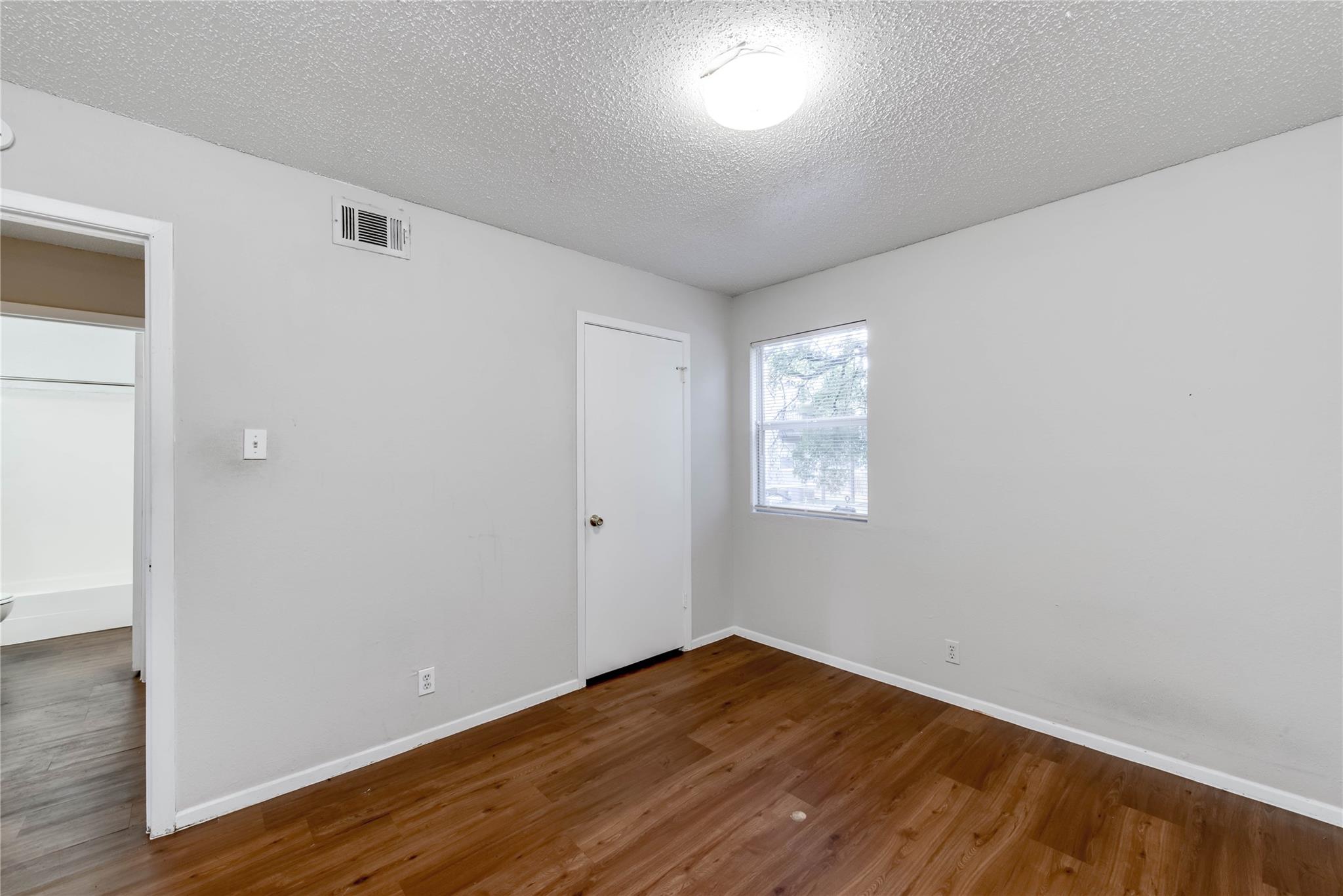 11907 Alpheus Ave #b Property Photo 15
