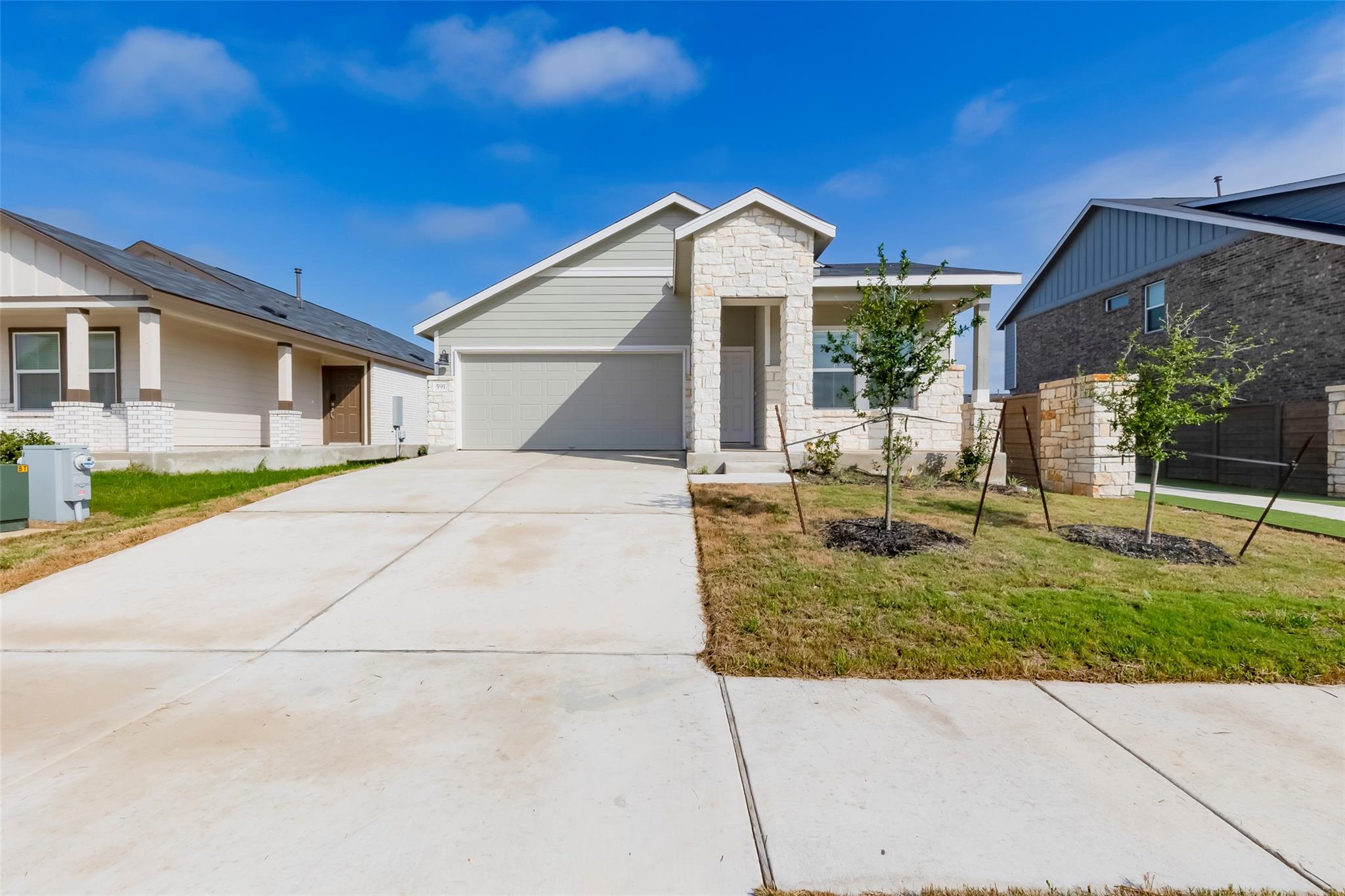 591 Avre Loop Property Photo 1