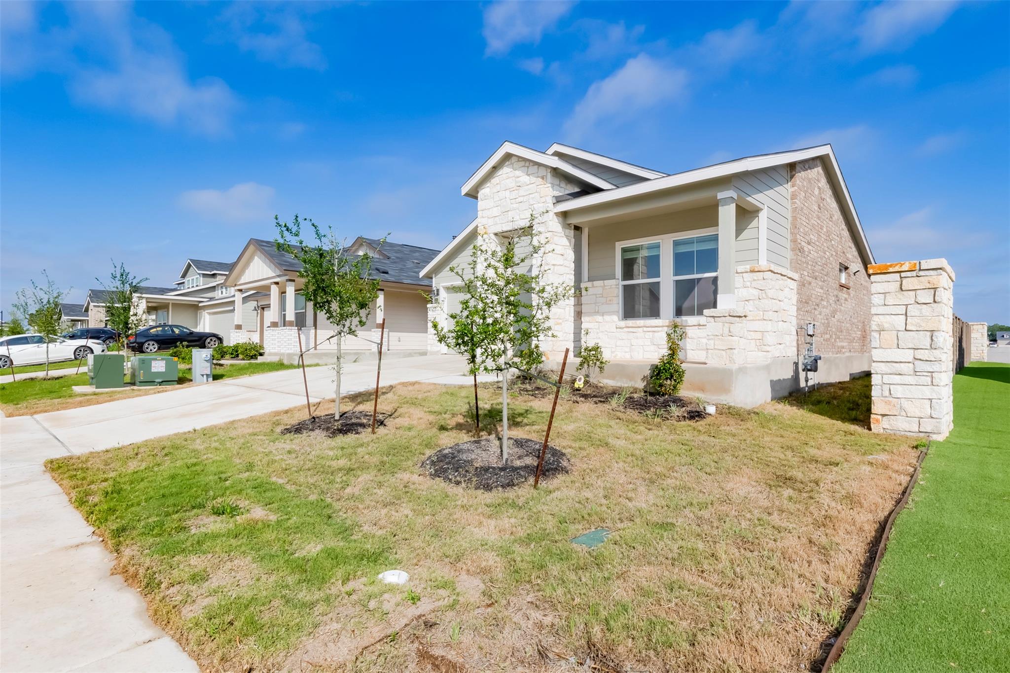 591 Avre Loop Property Photo 2