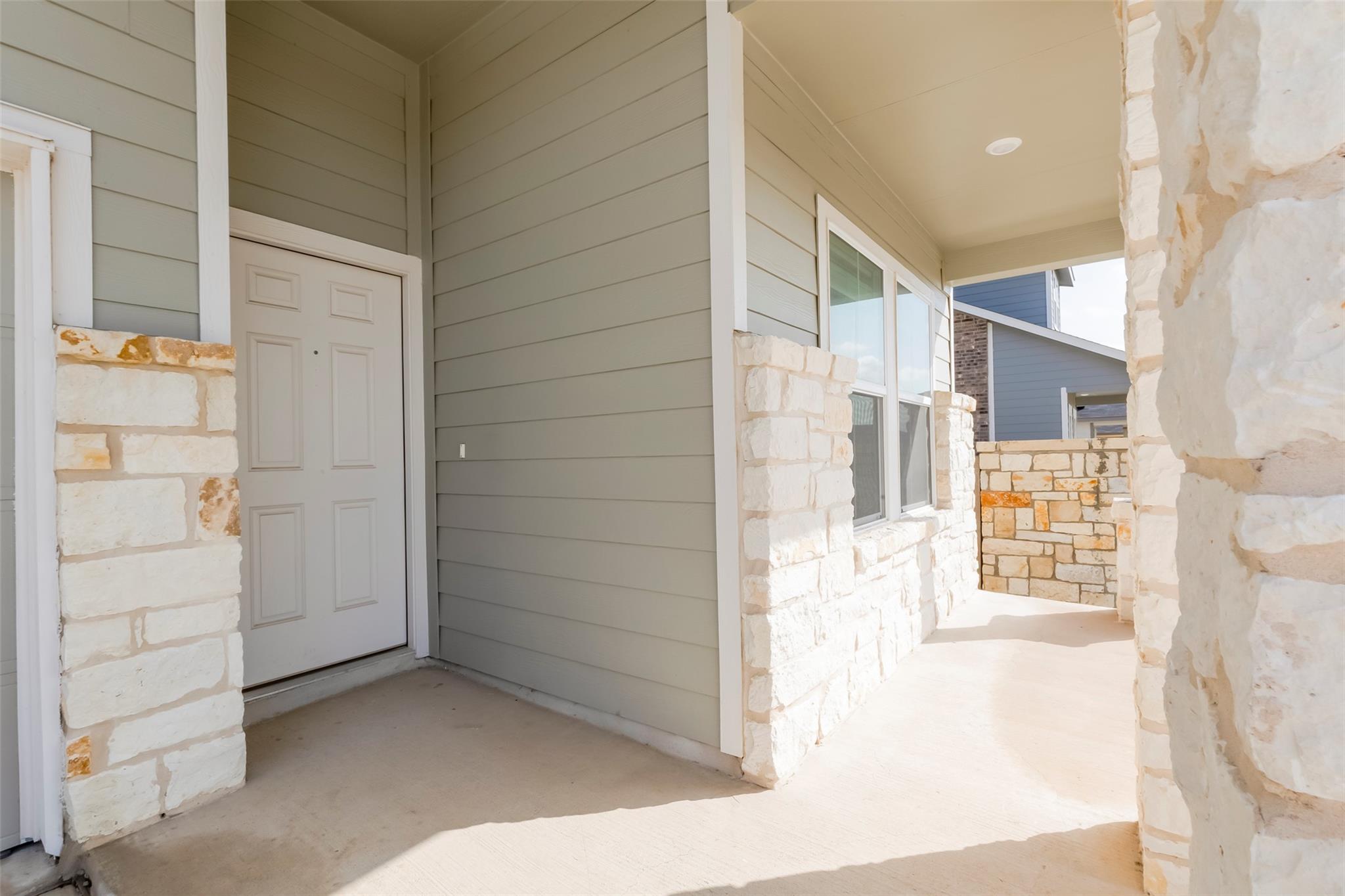 591 Avre Loop Property Photo 4