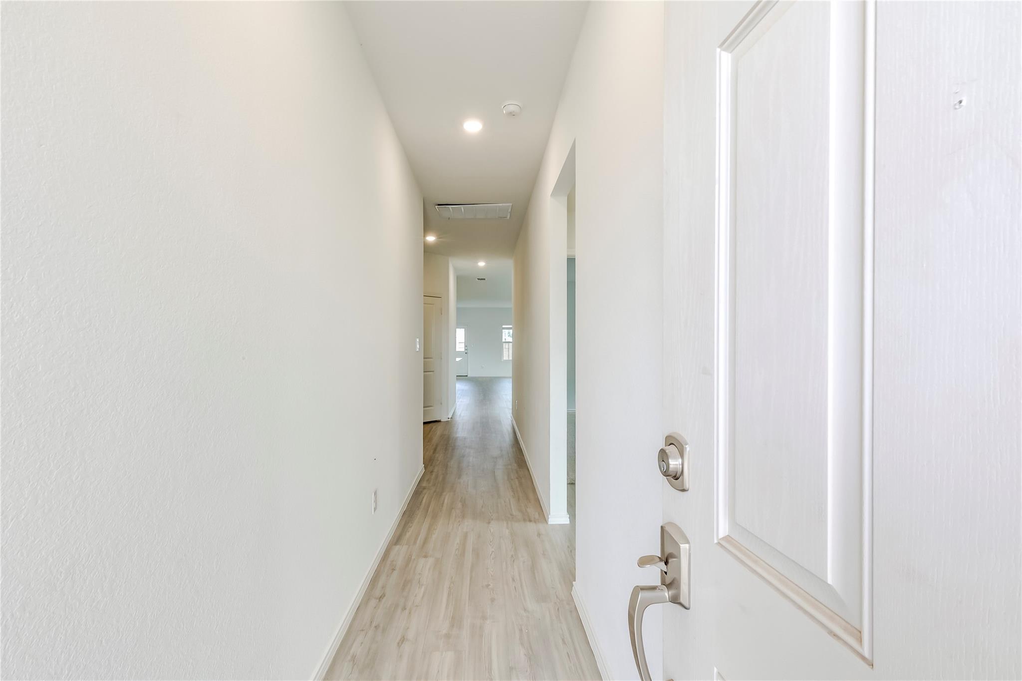 591 Avre Loop Property Photo 5