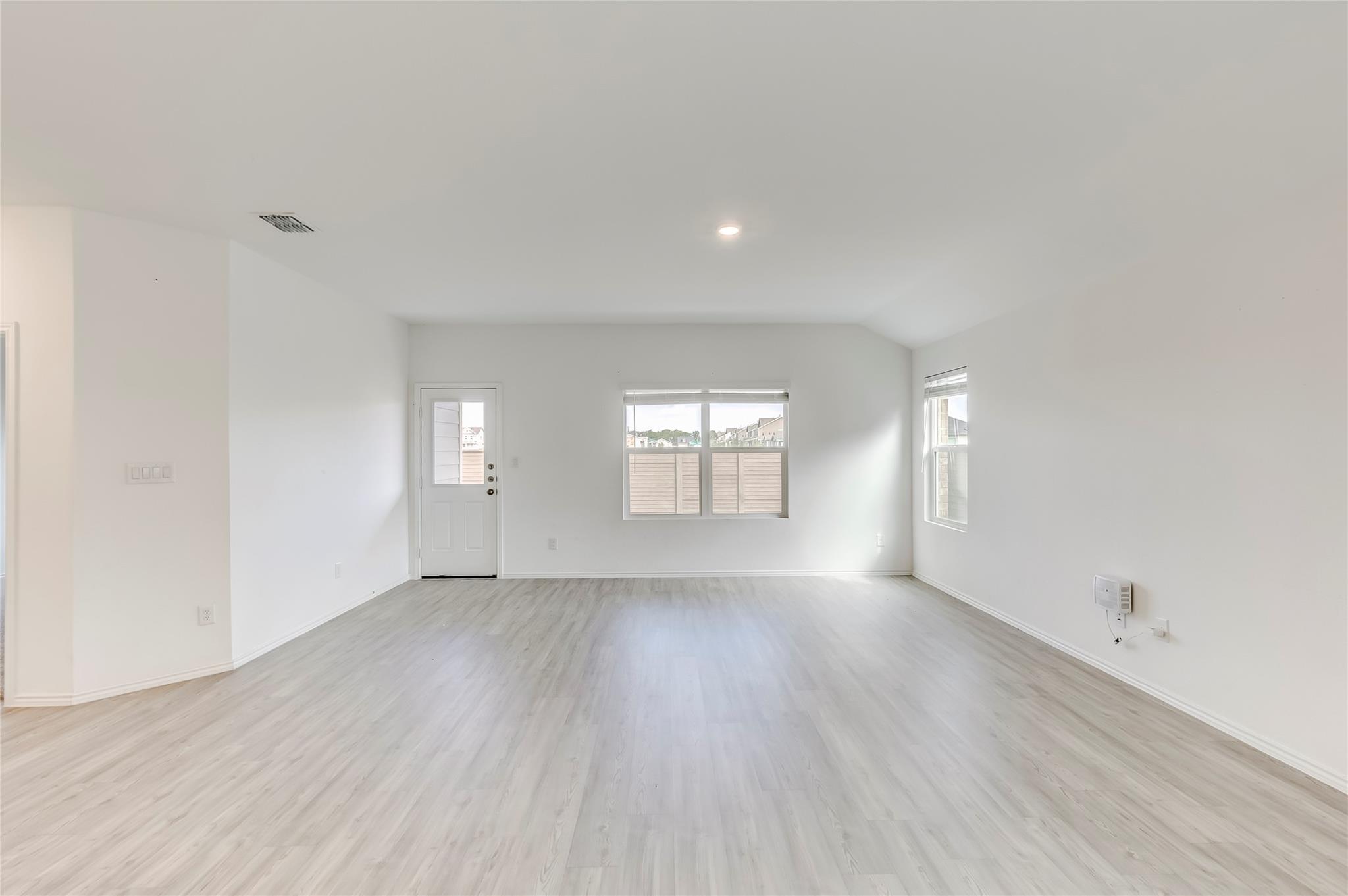 591 Avre Loop Property Photo 7