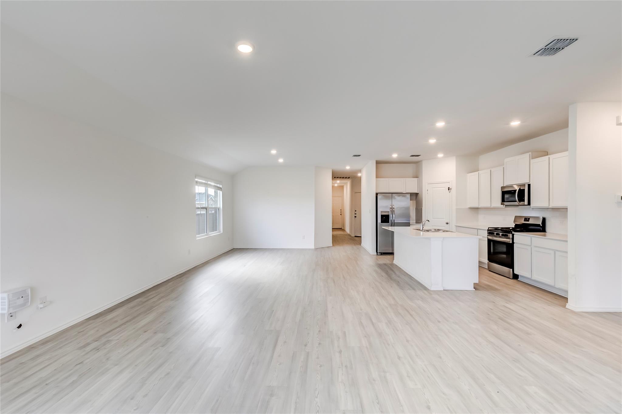 591 Avre Loop Property Photo 8