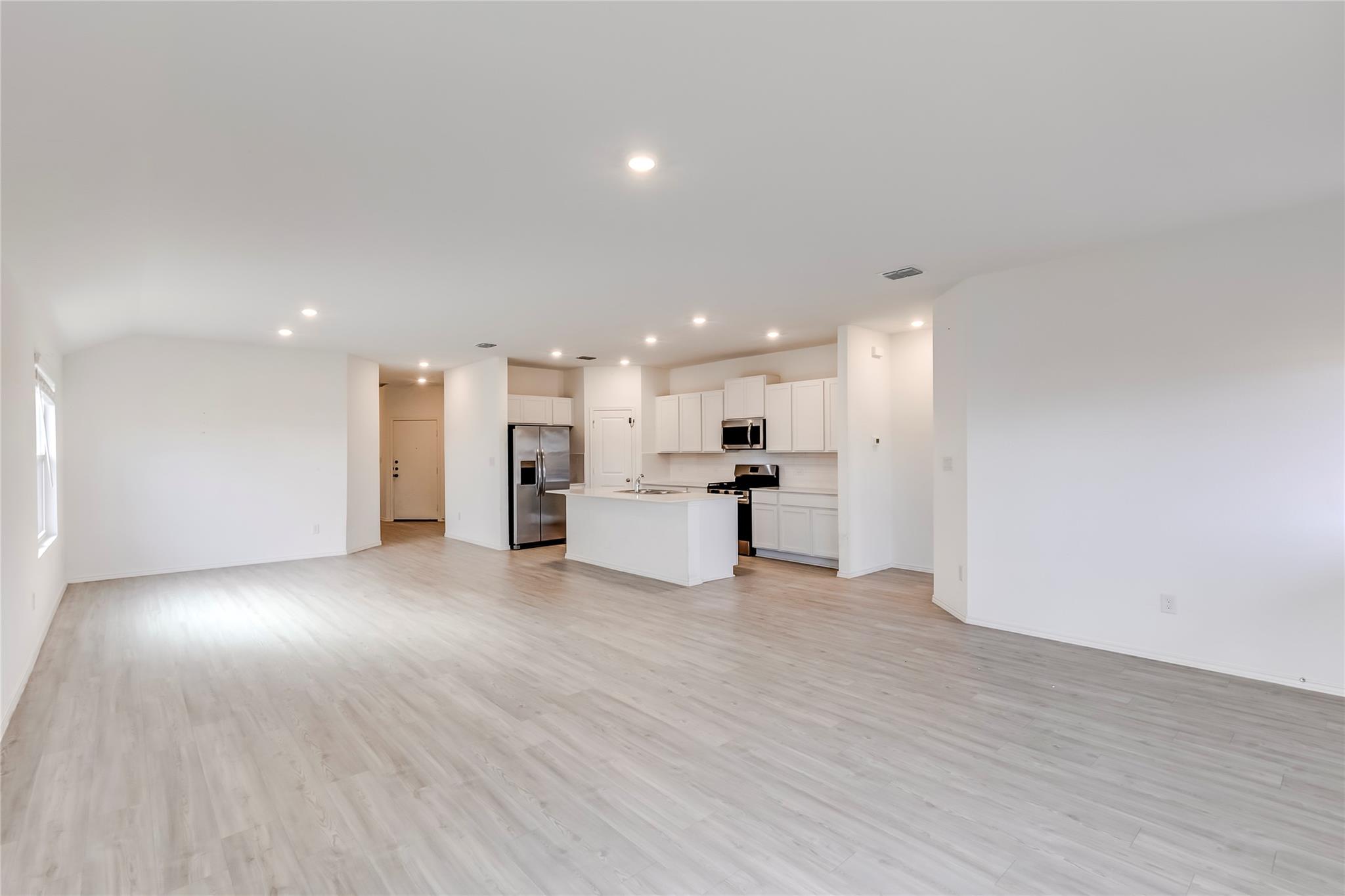 591 Avre Loop Property Photo 9