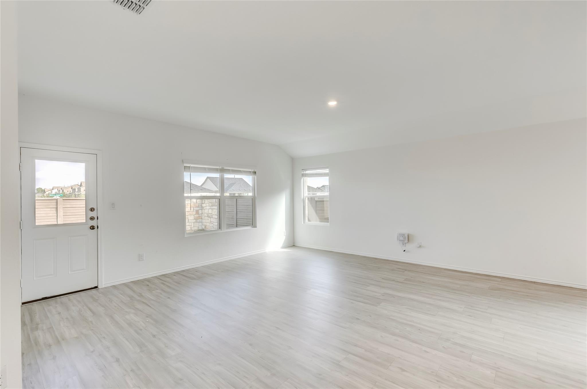 591 Avre Loop Property Photo 10