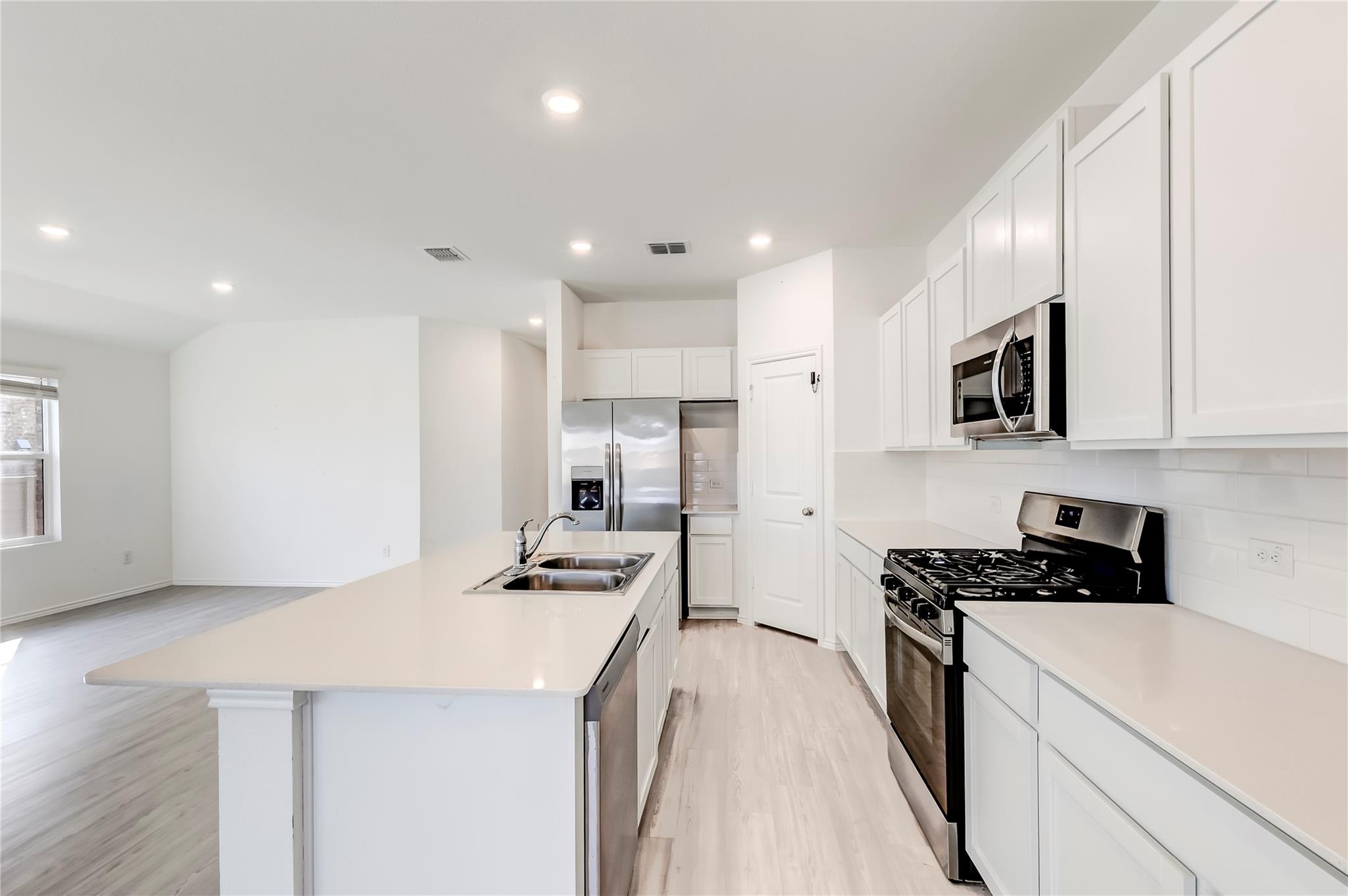 591 Avre Loop Property Photo 13