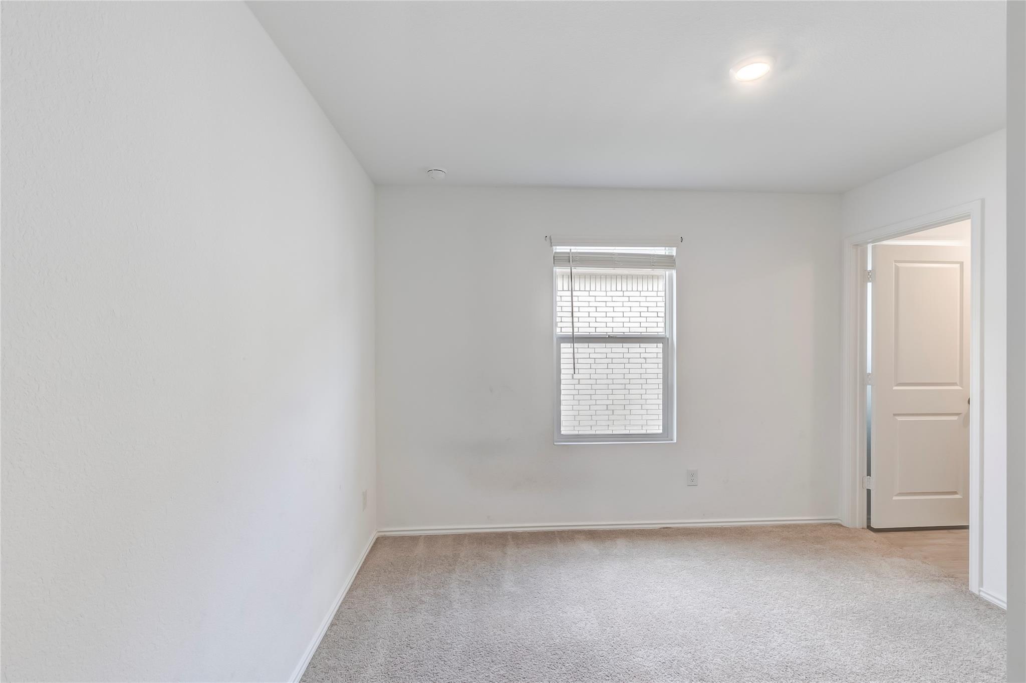 591 Avre Loop Property Photo 24
