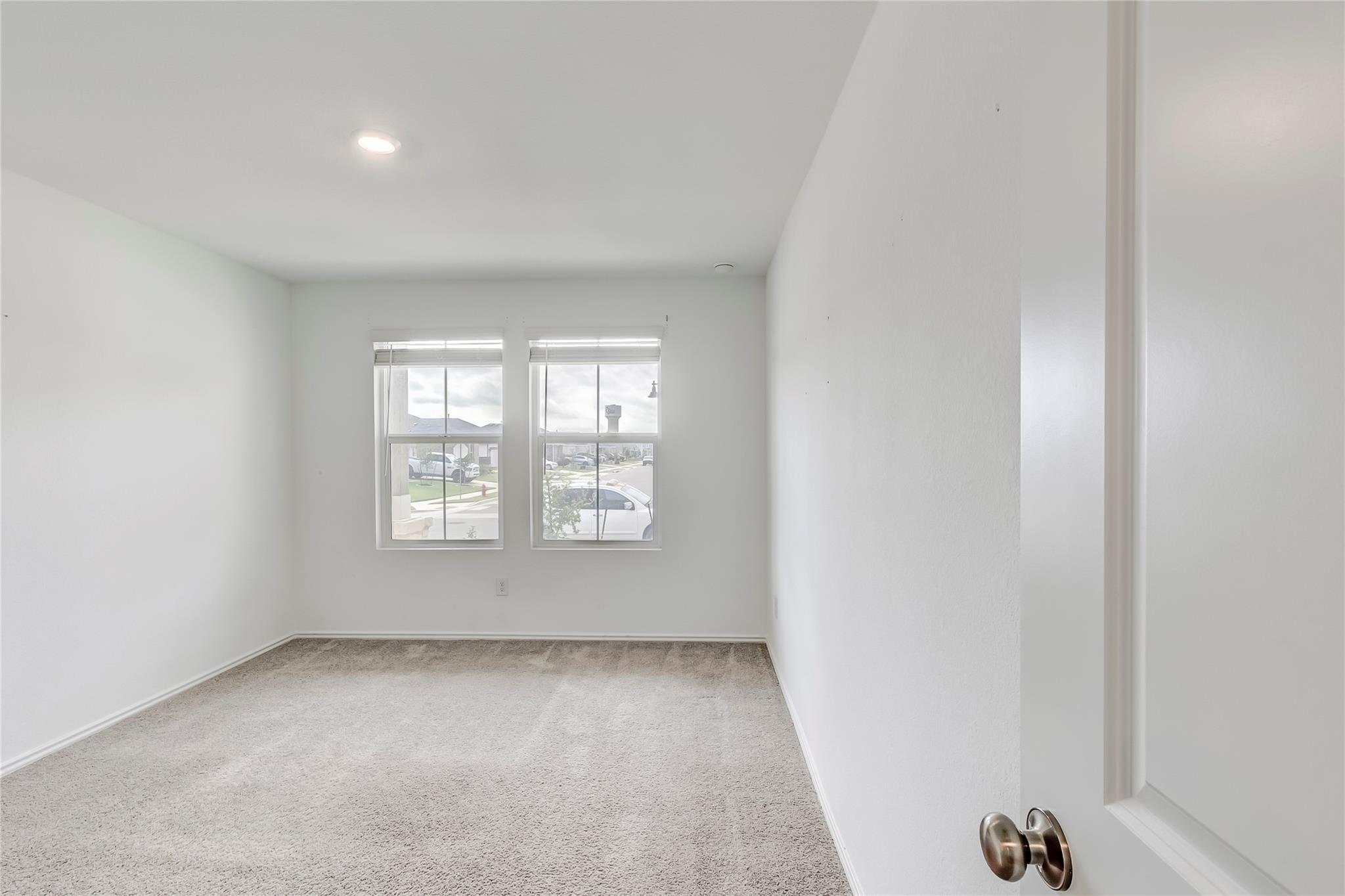 591 Avre Loop Property Photo 26