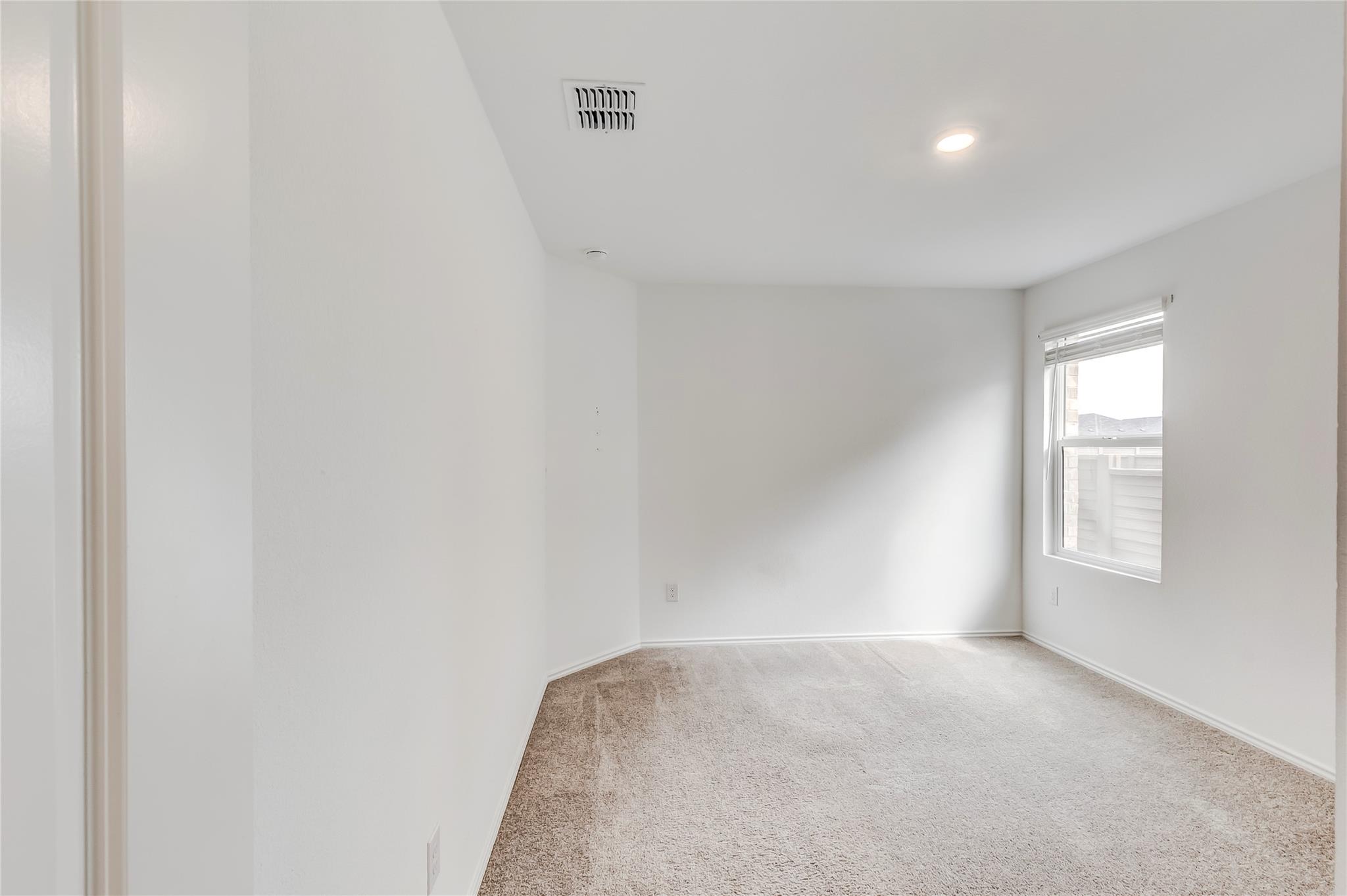 591 Avre Loop Property Photo 28