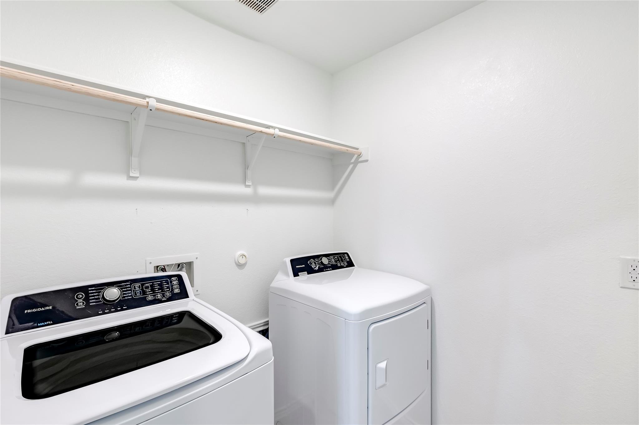 591 Avre Loop Property Photo 29