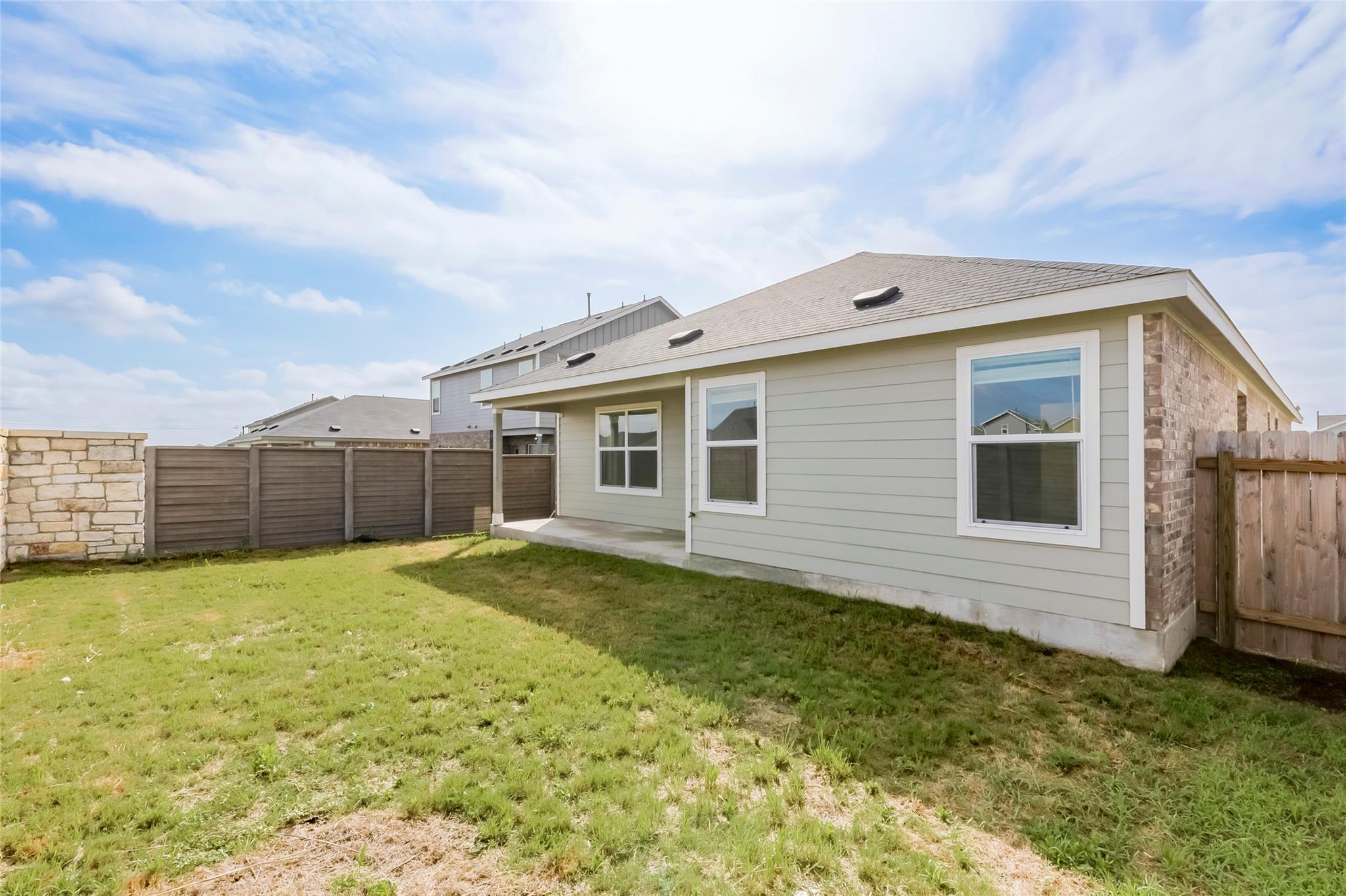 591 Avre Loop Property Photo 32