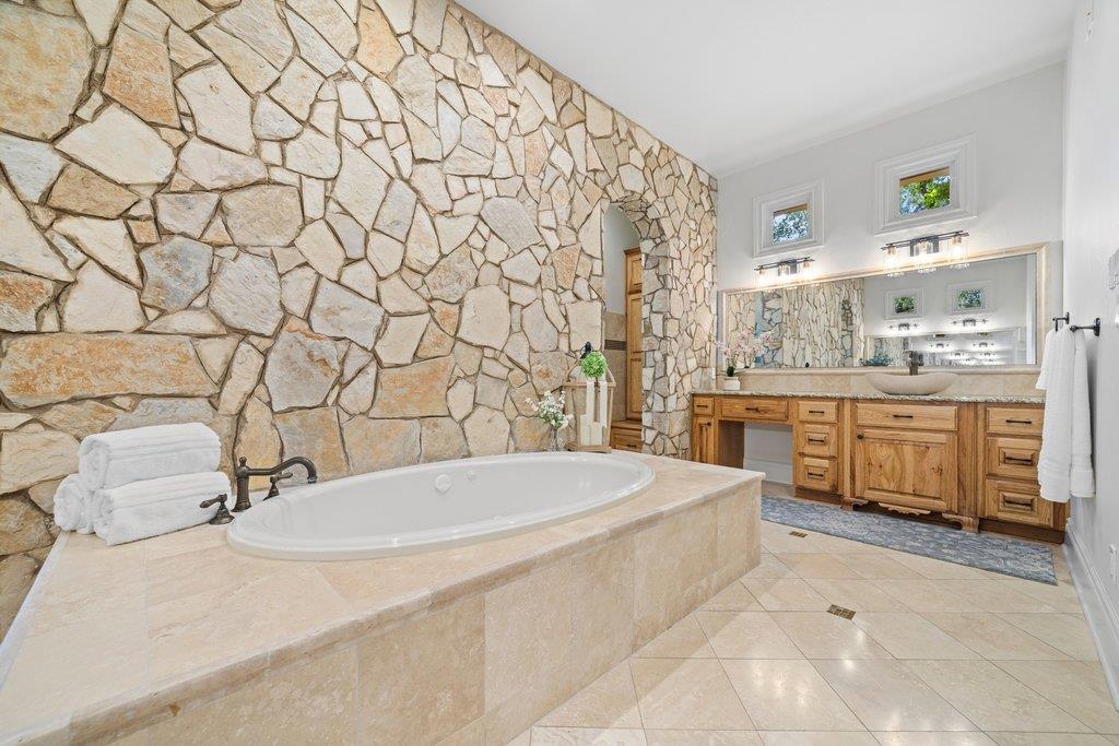 10500 Milky Way Property Photo 15