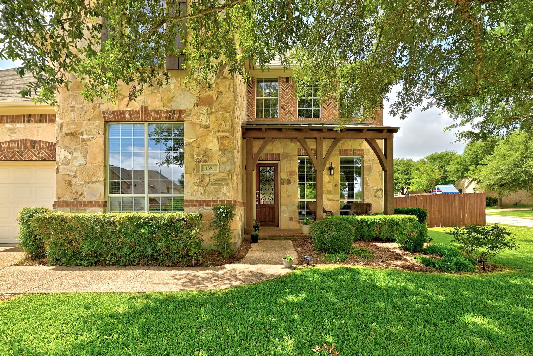 1385 Pine Forest Cir Property Photo 1