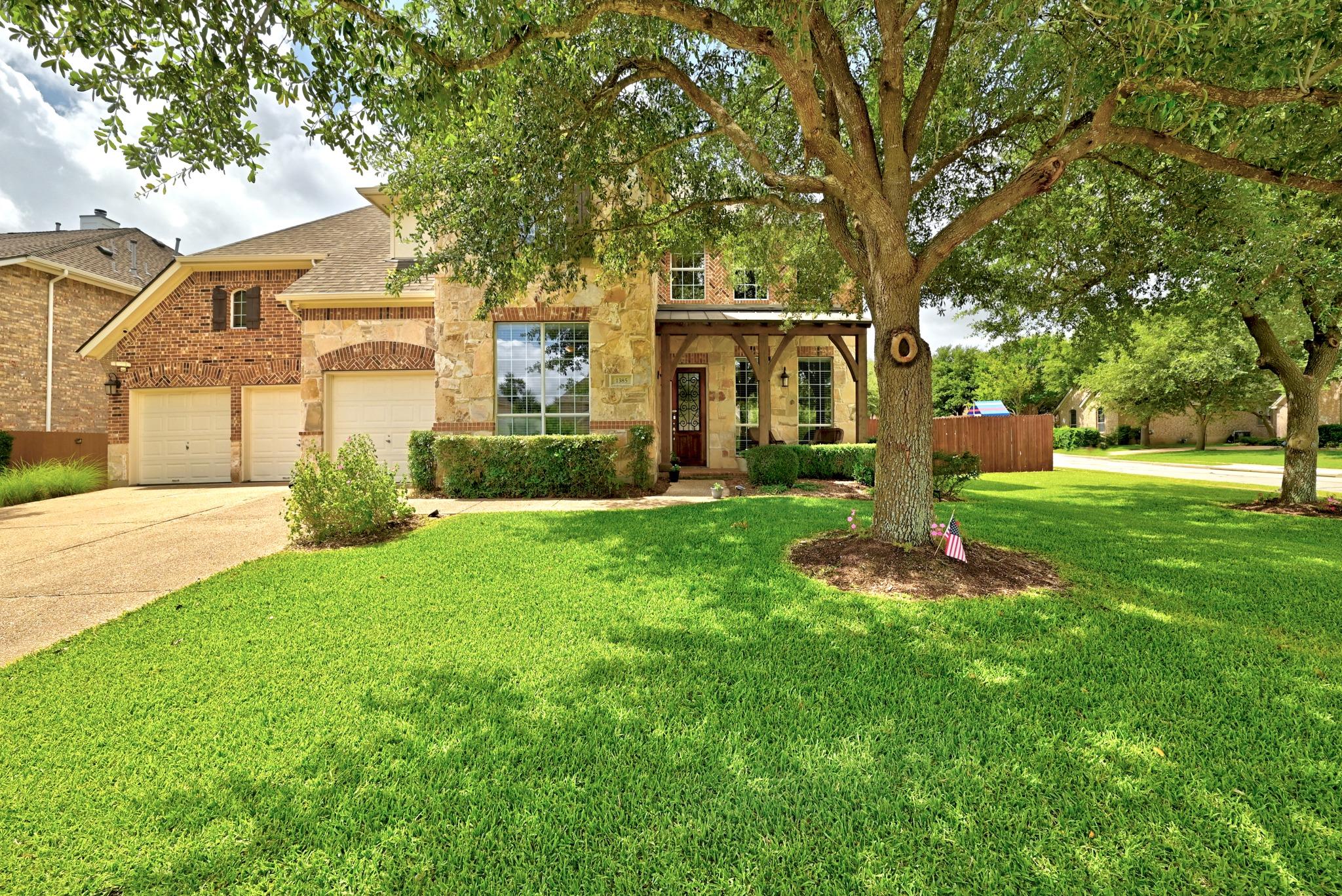 1385 Pine Forest Cir Property Photo 2