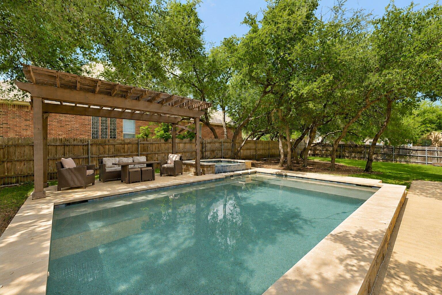1385 Pine Forest Cir Property Photo 4