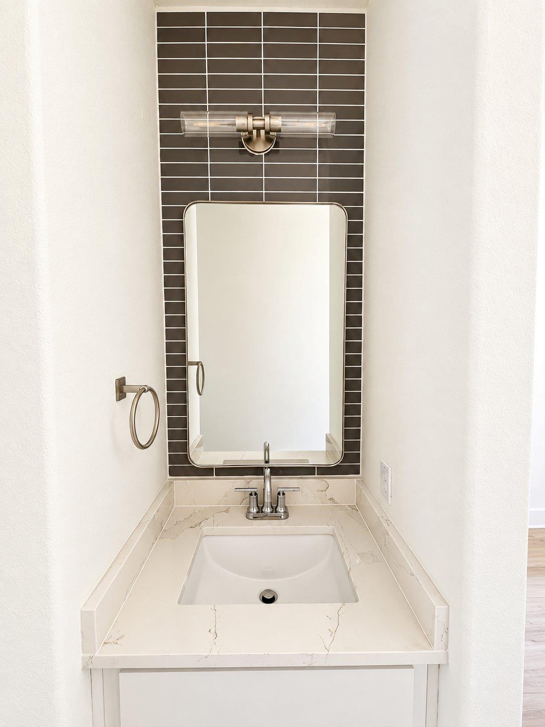 605 E 55th St #4 Property Photo 10