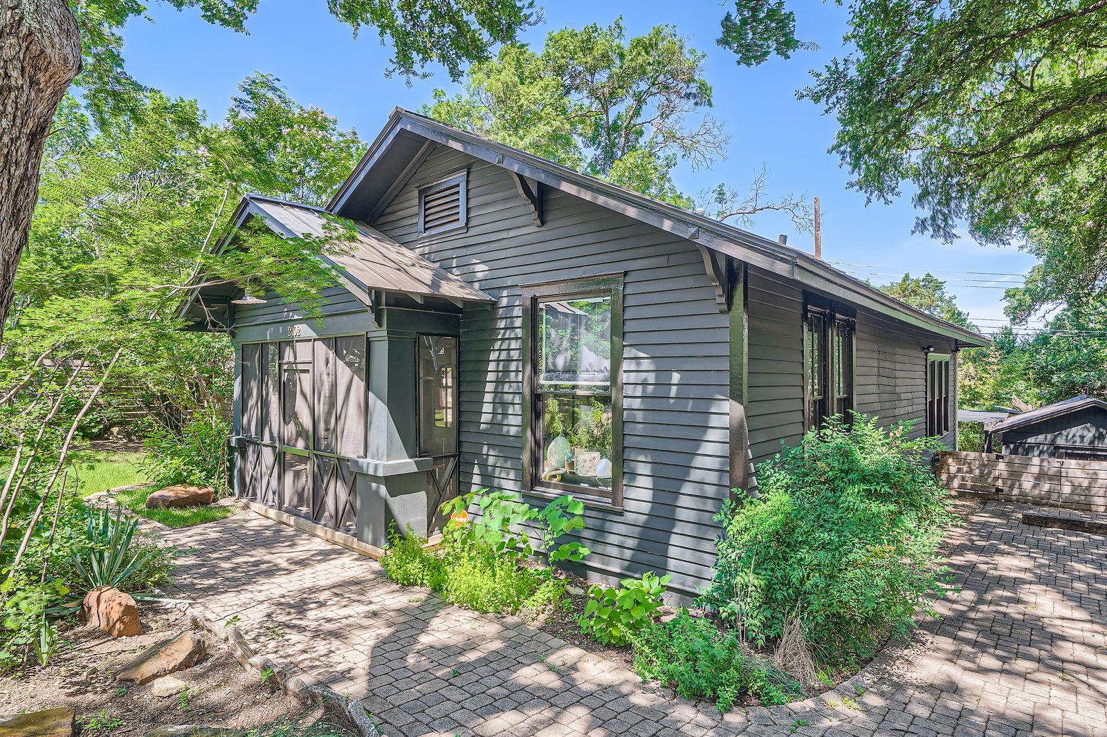 2102 Alta Vista Ave Property Photo 1