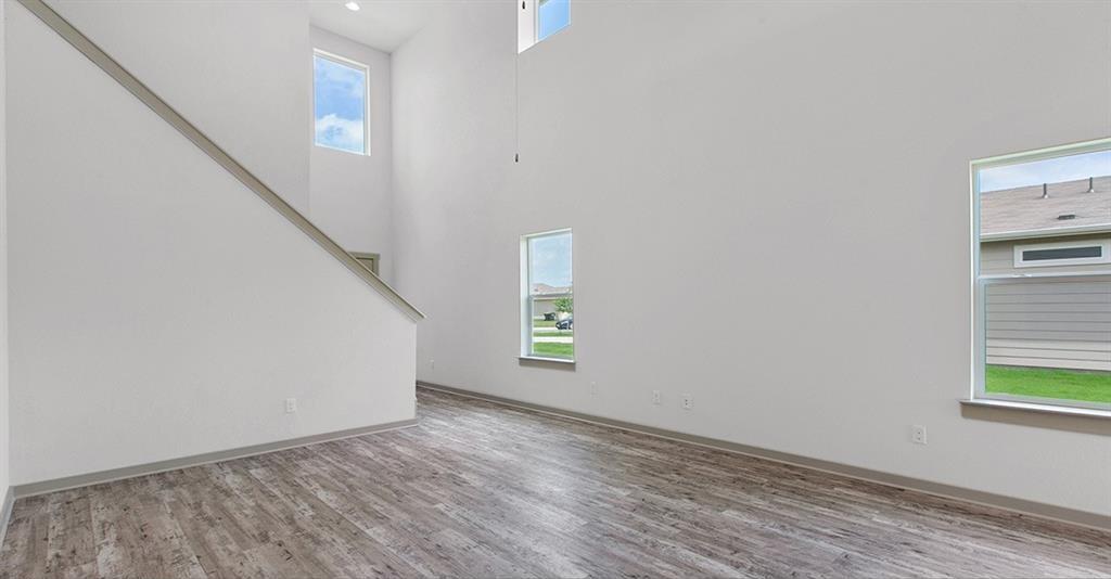 128 New Hampton Way Property Photo 4
