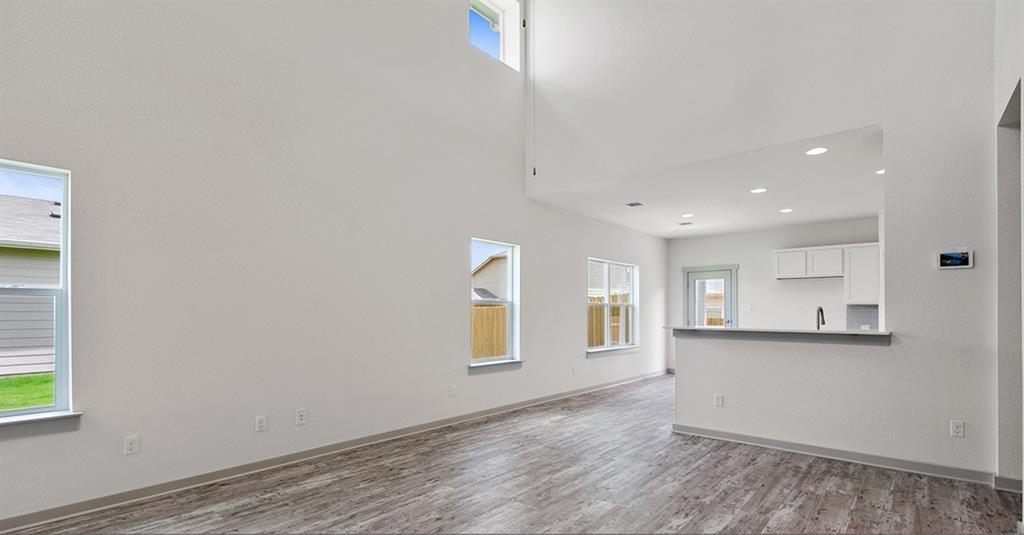 128 New Hampton Way Property Photo 6