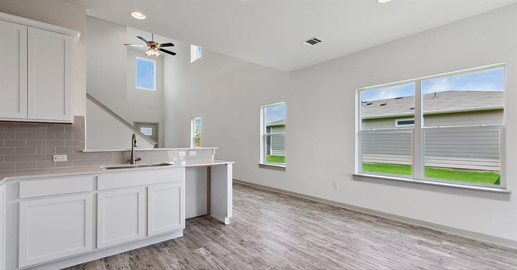 128 New Hampton Way Property Photo 8