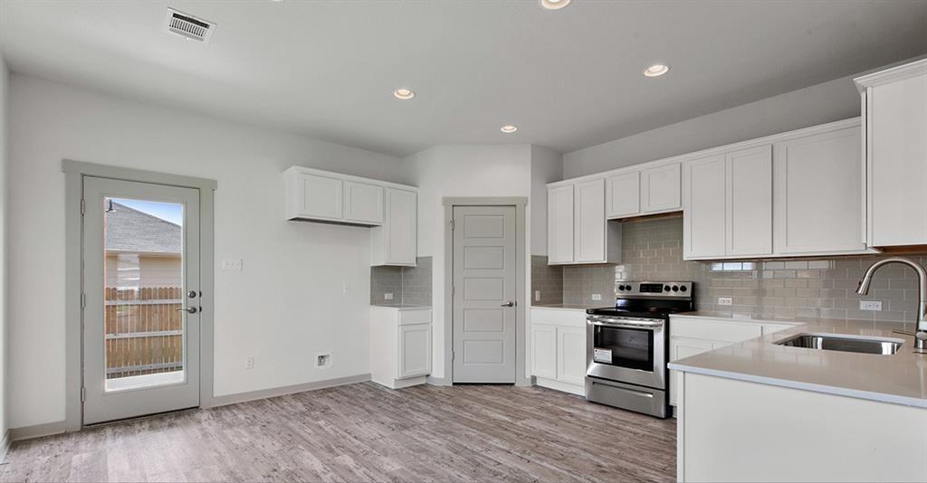 128 New Hampton Way Property Photo 11