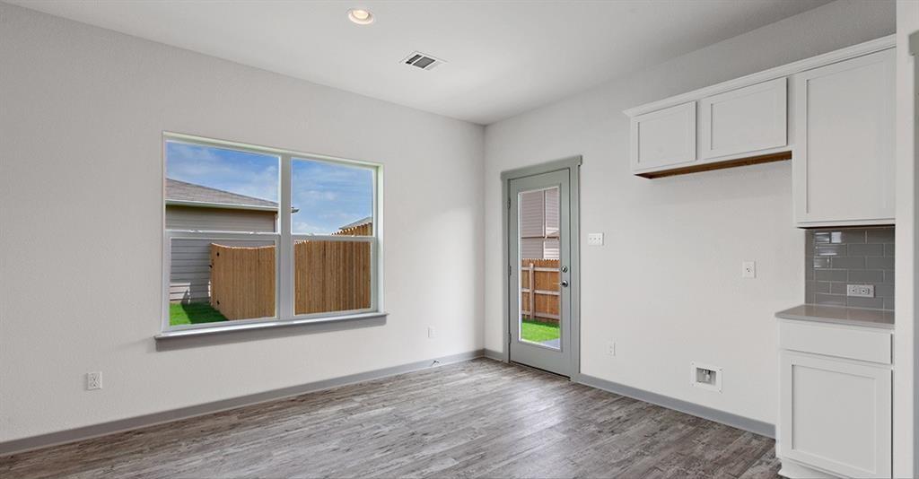 128 New Hampton Way Property Photo 12