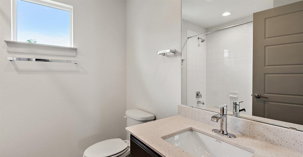 128 New Hampton Way Property Photo 24