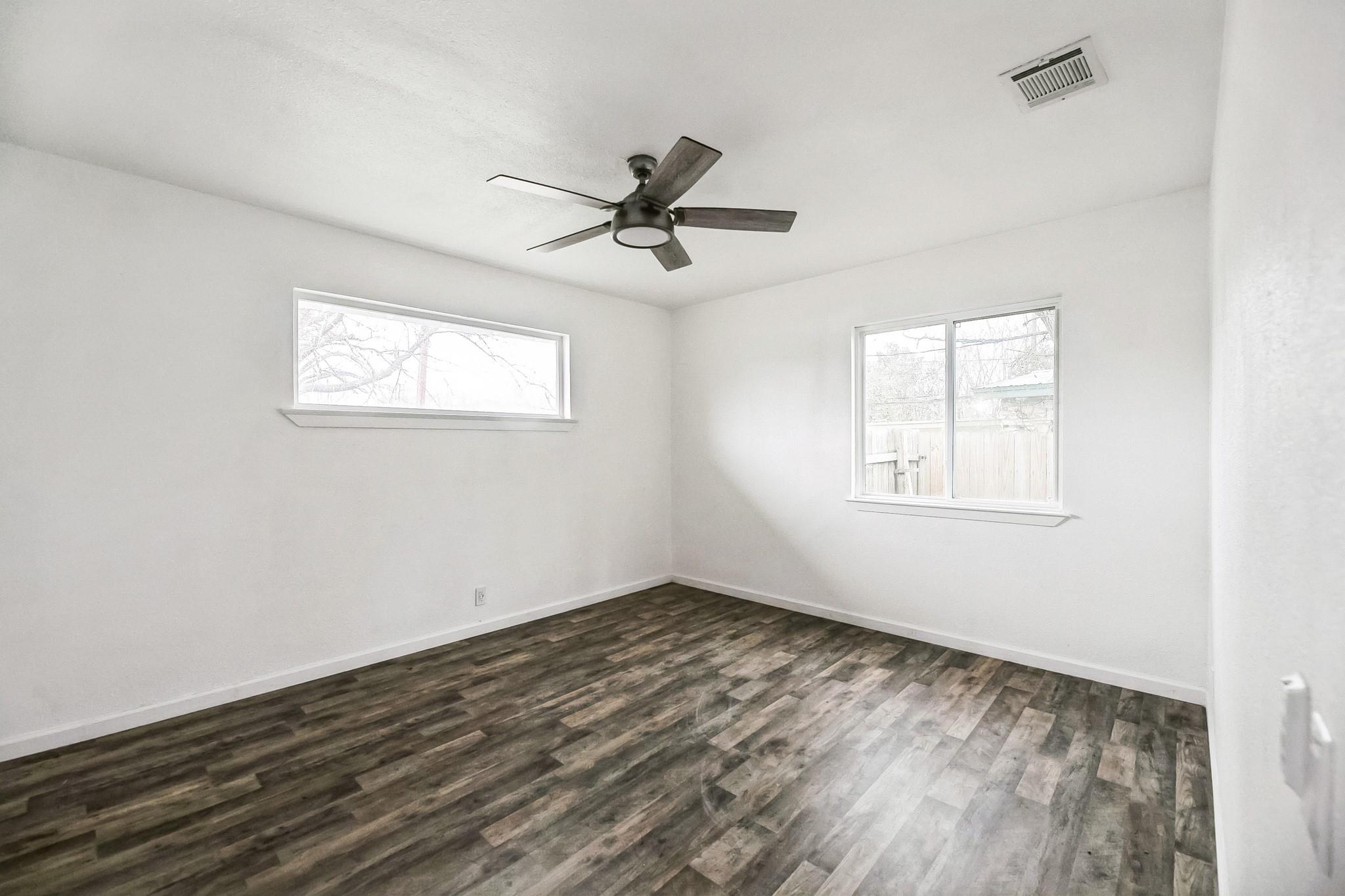 2905 Rogge Ln Property Photo 12