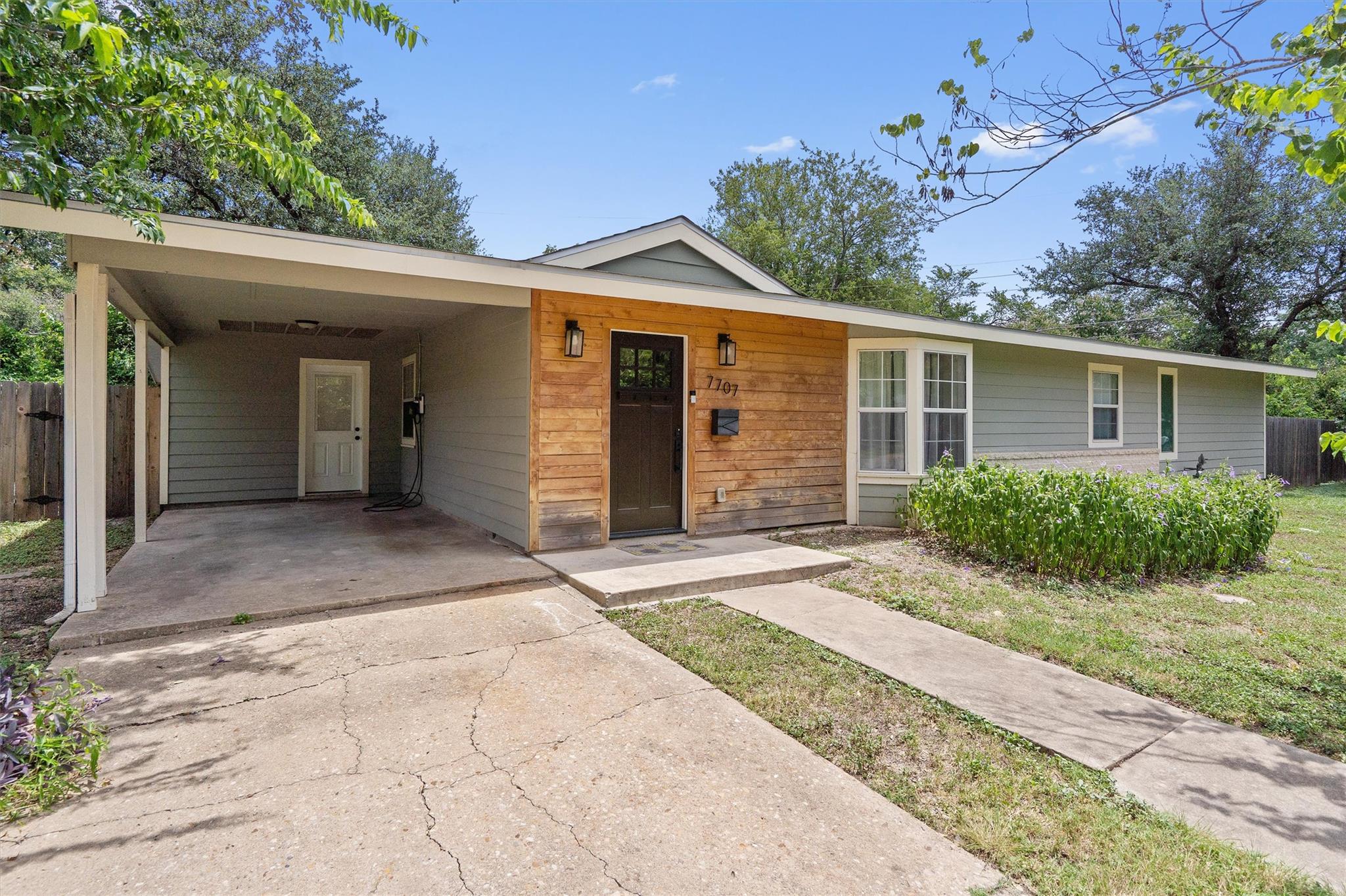 7707 Robalo Rd Property Photo 1