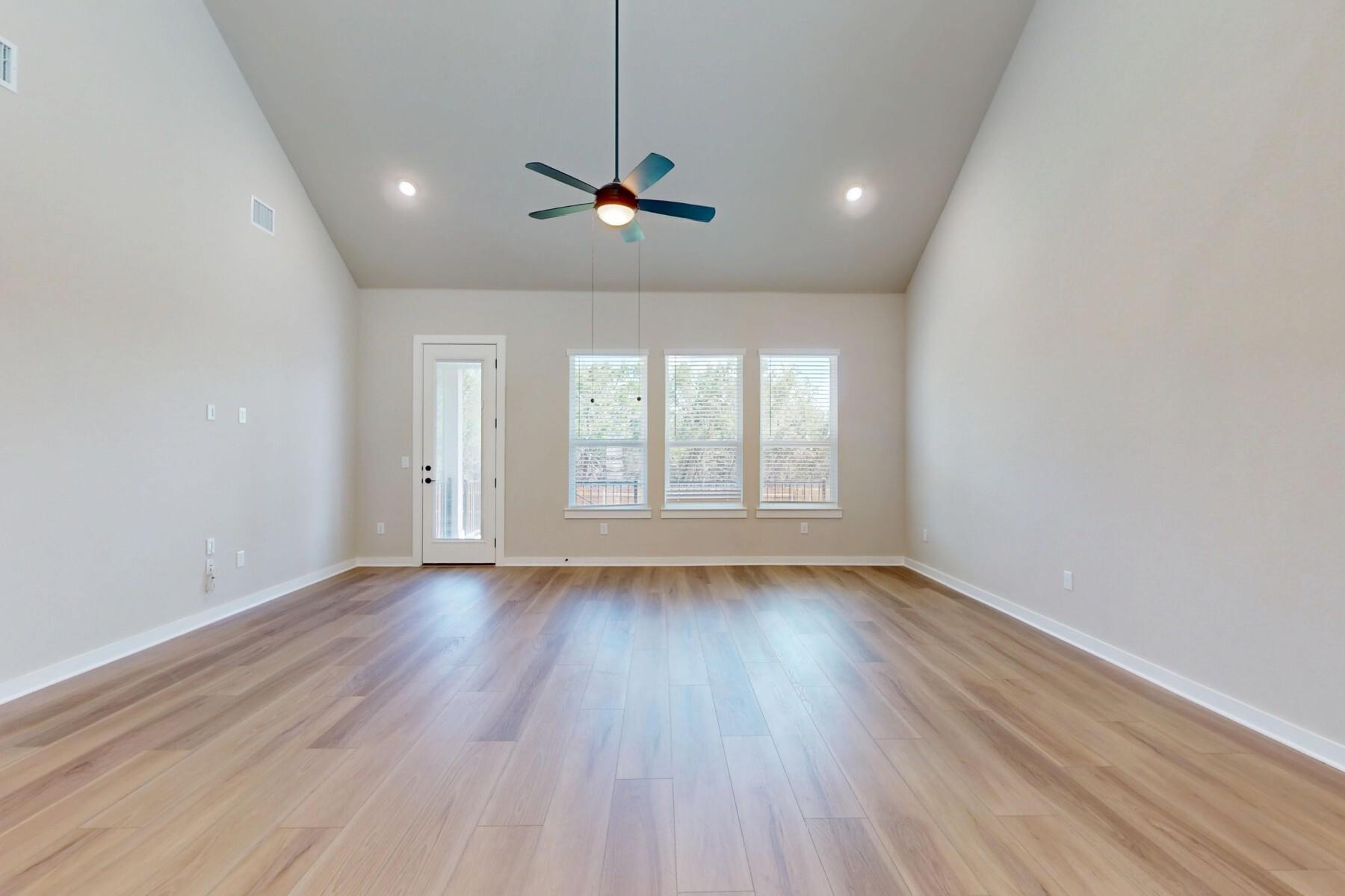 3928 Fulton Dr Property Photo 6