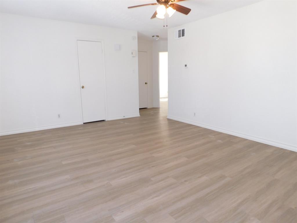 1002 Southwalk St #d Property Photo 2