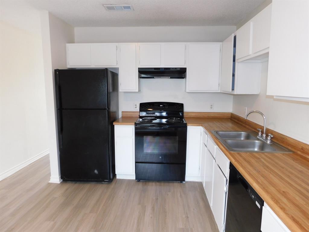 1002 Southwalk St #d Property Photo 3