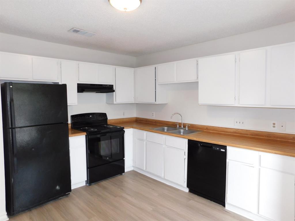 1002 Southwalk St #d Property Photo 4