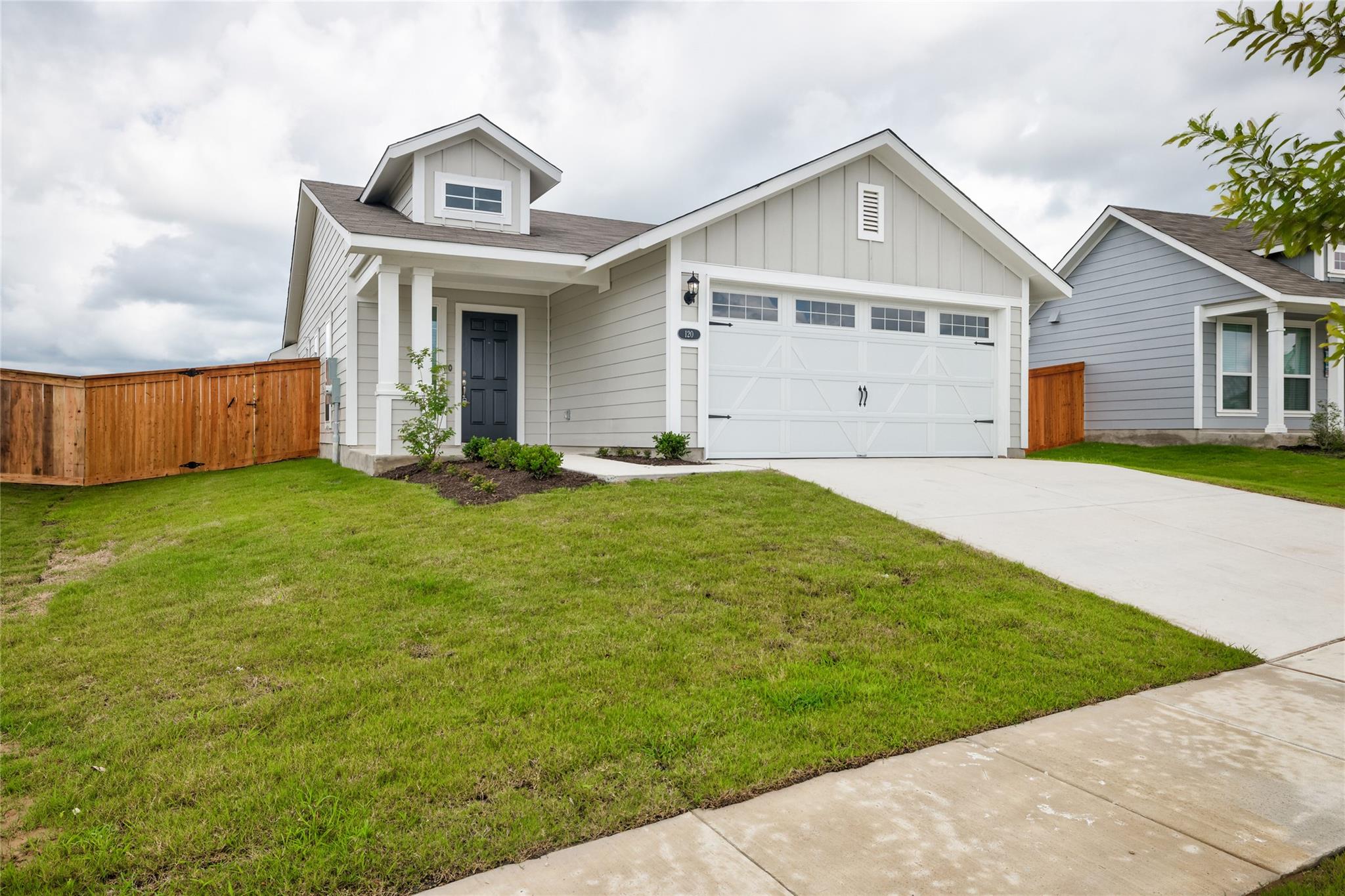 120 Lyndon Dr Property Photo 1