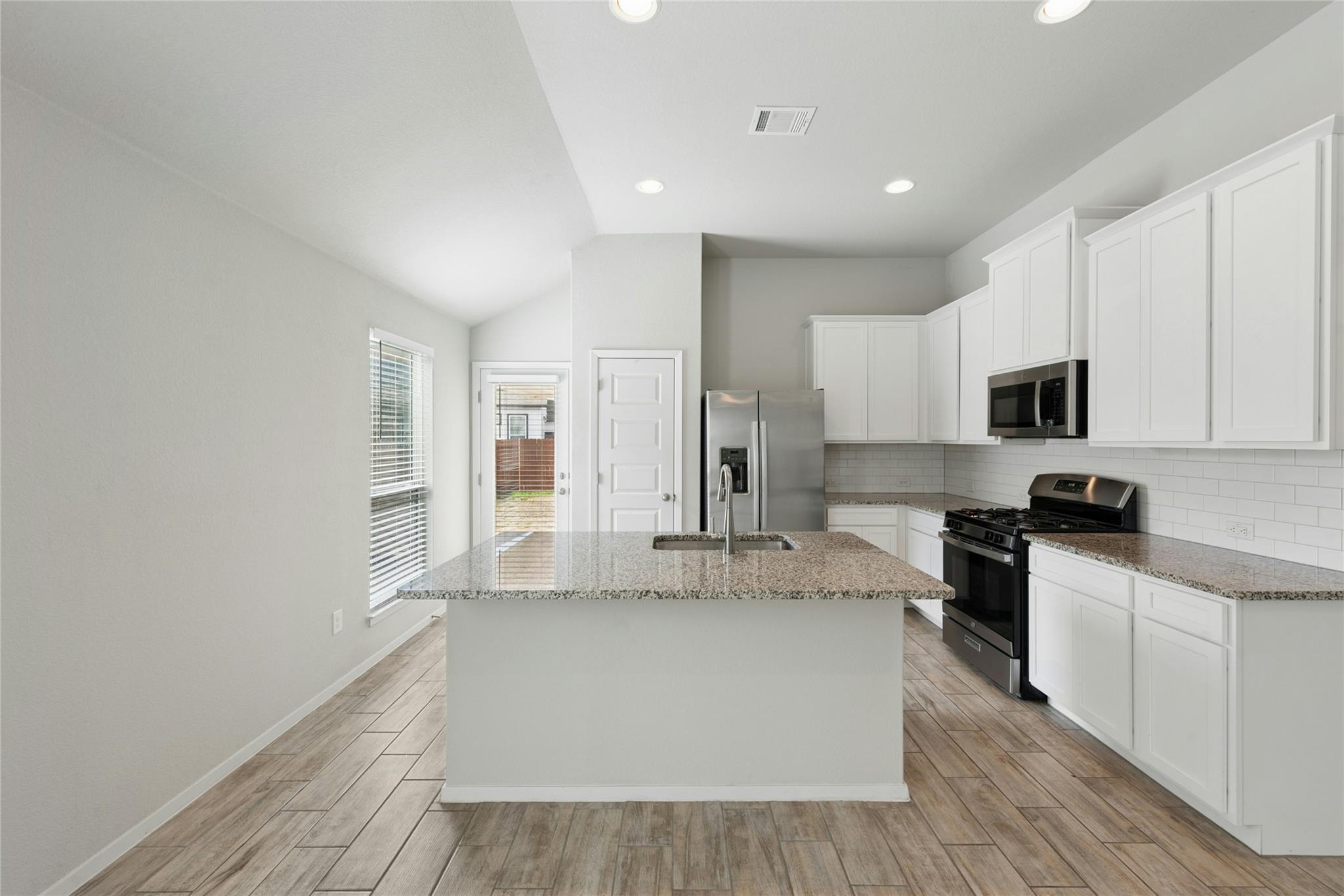 120 Lyndon Dr Property Photo 8