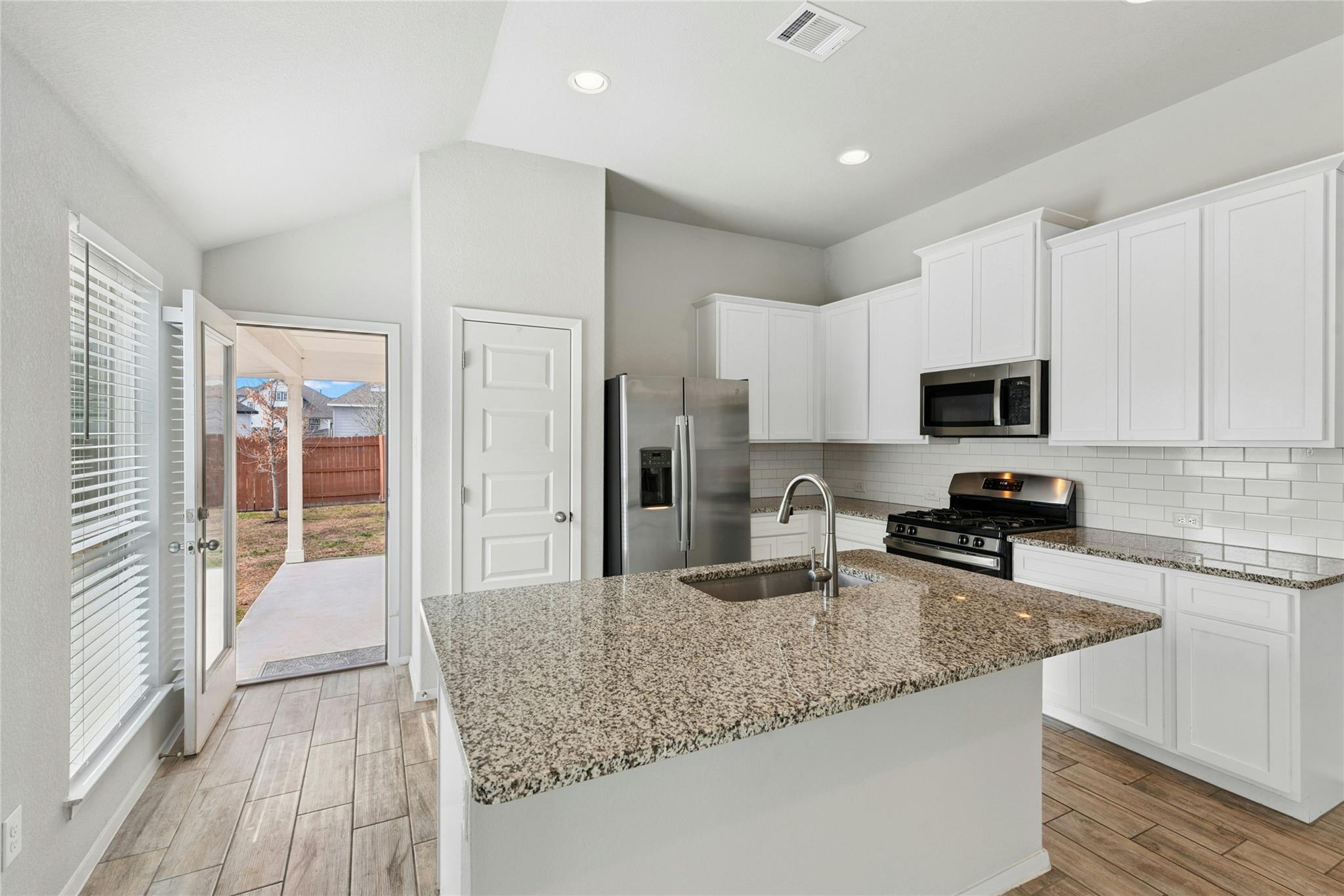 120 Lyndon Dr Property Photo 10