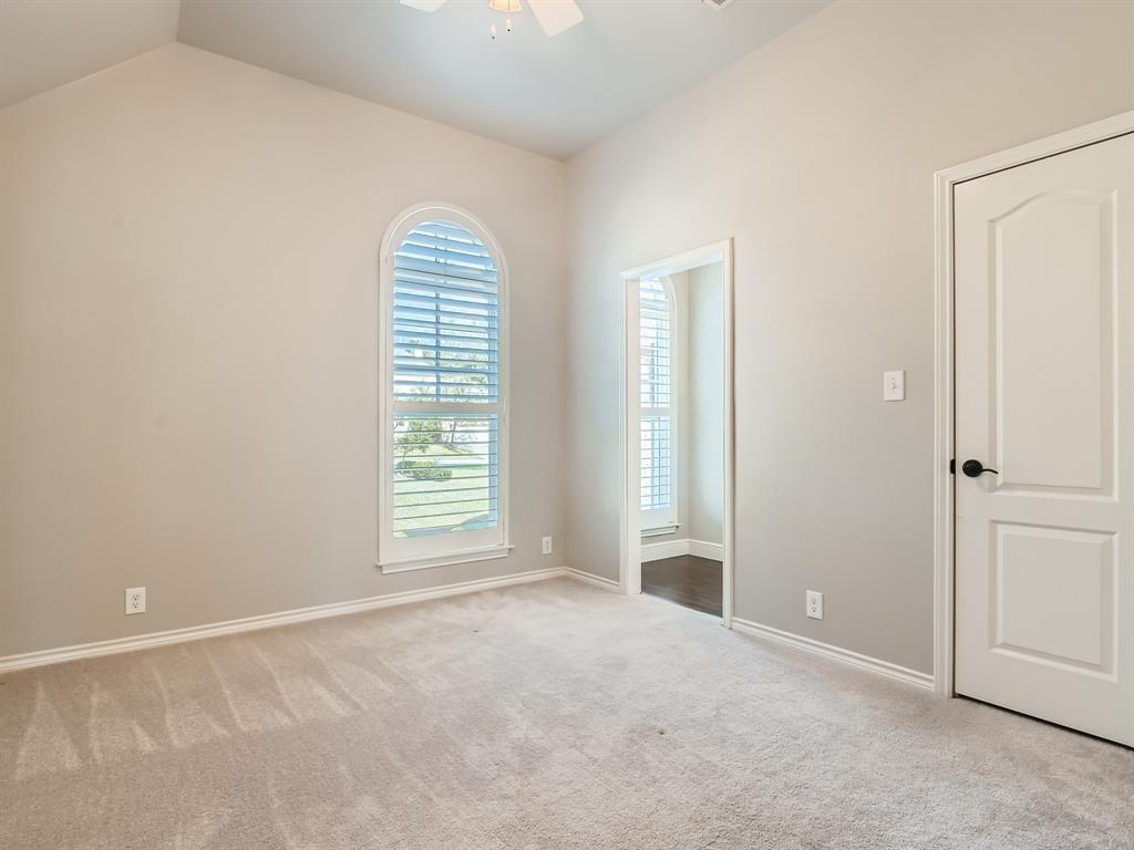 8915 Spicebrush Dr Property Photo 16