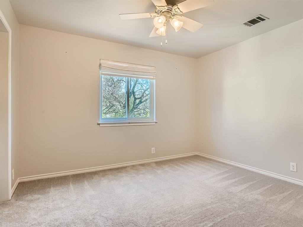 8915 Spicebrush Dr Property Photo 18
