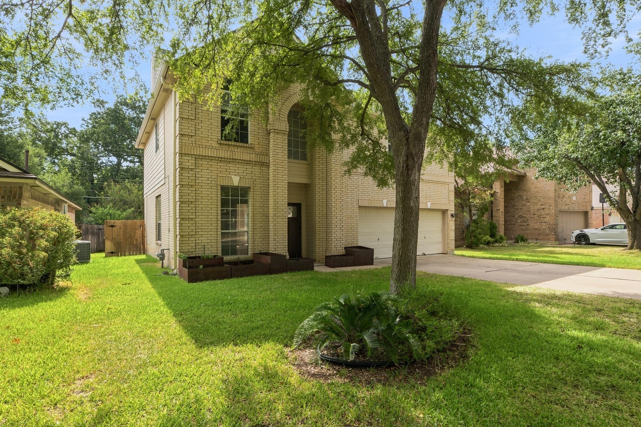 1905 White Oak Loop Property Photo 2