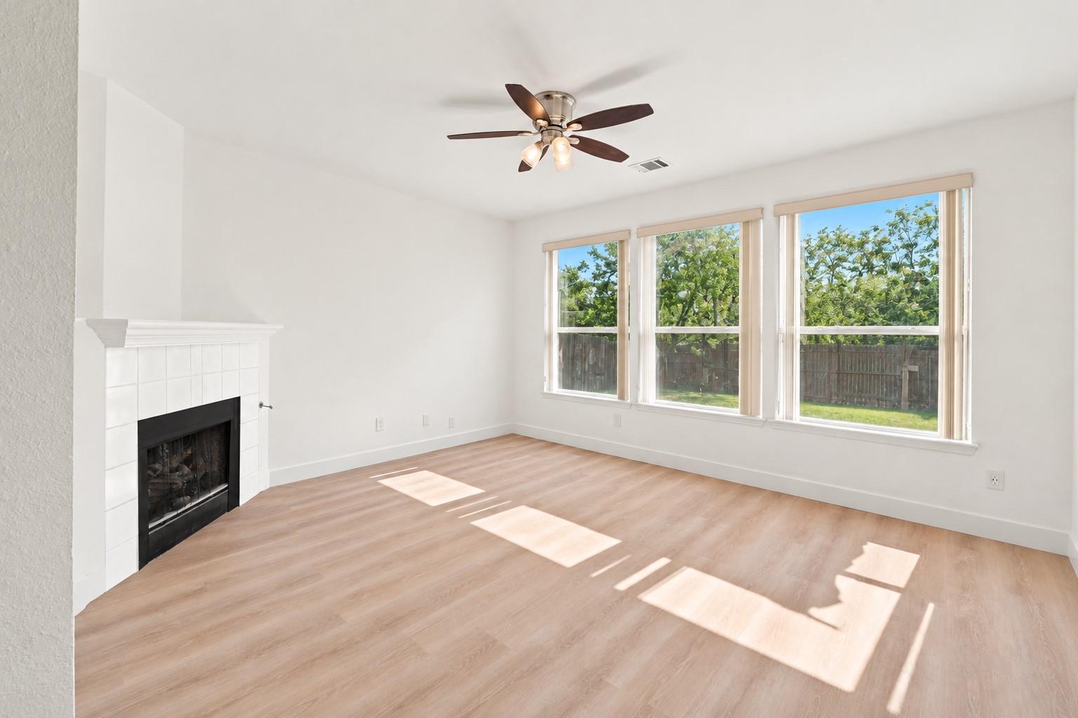 1905 White Oak Loop Property Photo 9
