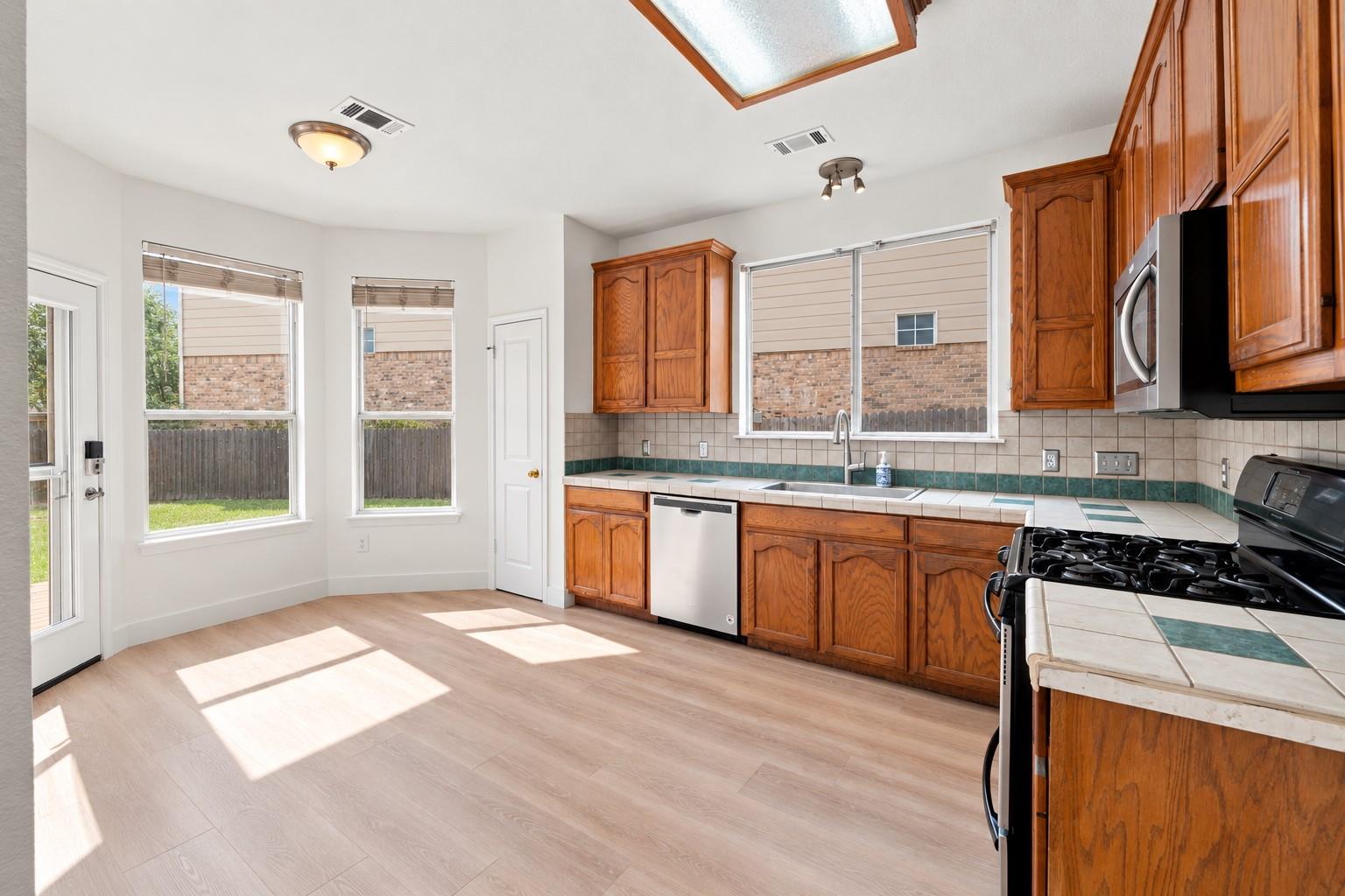1905 White Oak Loop Property Photo 13