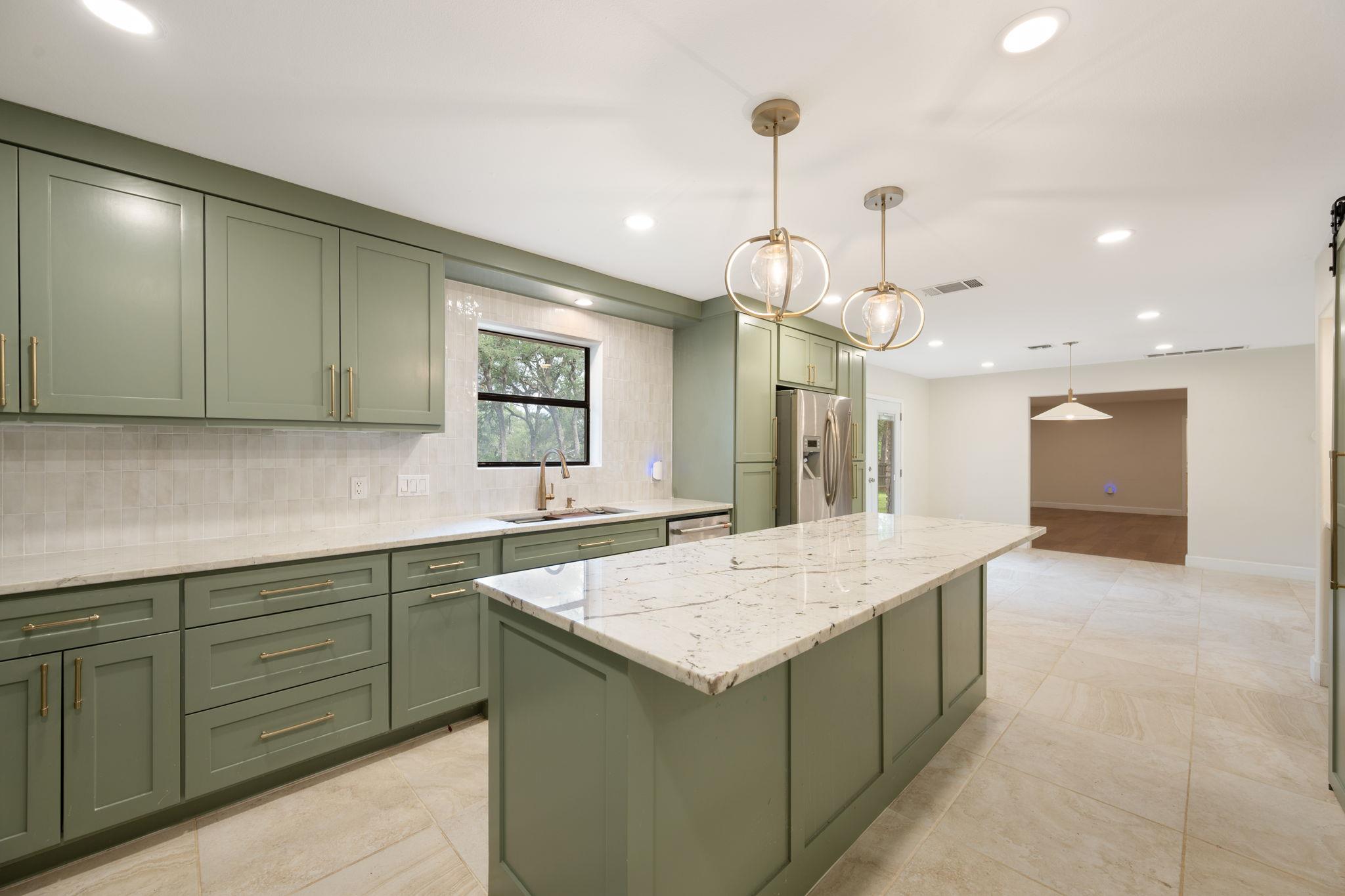210 Waxwing Dr Property Photo 8