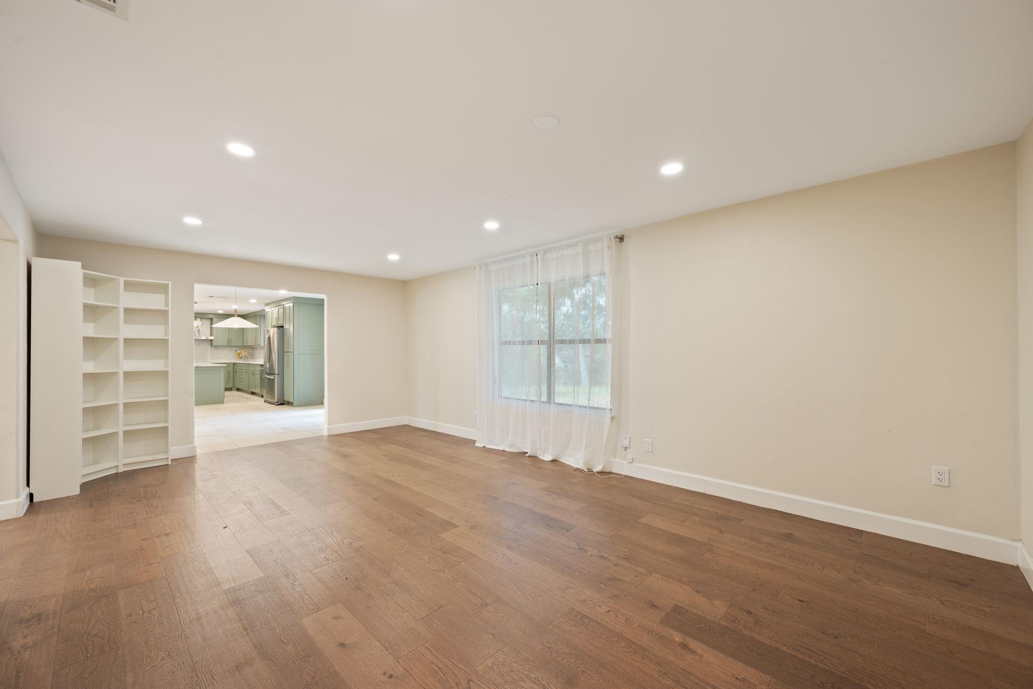 210 Waxwing Dr Property Photo 17