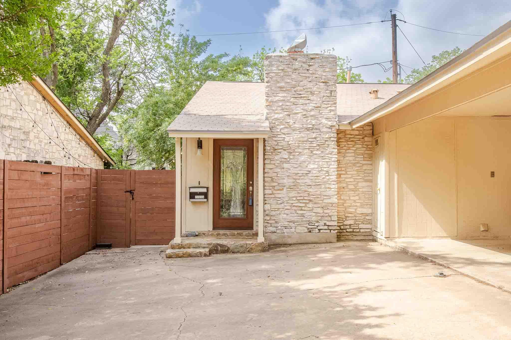 2011 Meadowridge Dr #a Property Photo 3