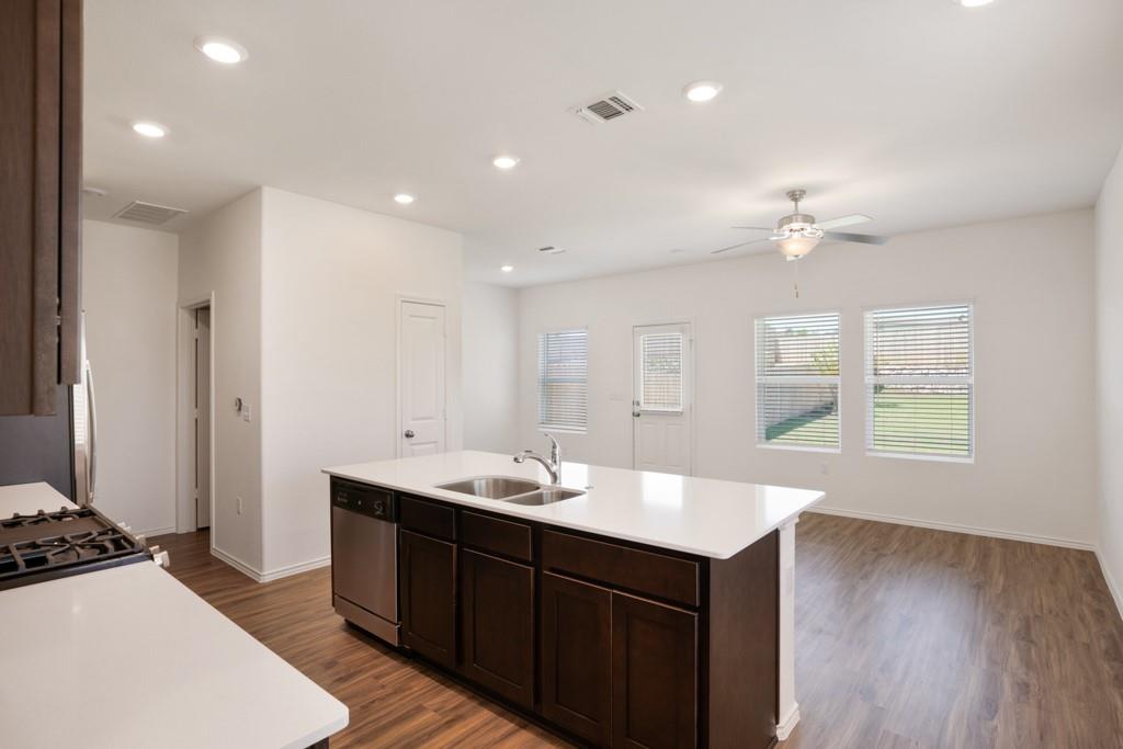 15200 Spruce Frost Cv #a Property Photo 3