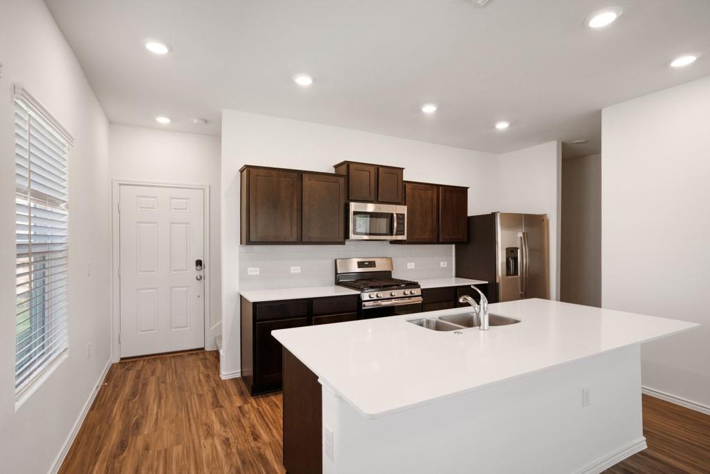 15200 Spruce Frost Cv #a Property Photo 4