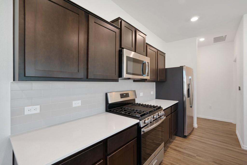 15200 Spruce Frost Cv #a Property Photo 5