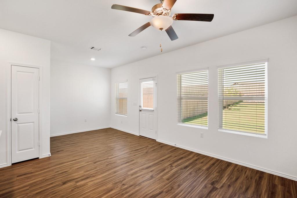 15200 Spruce Frost Cv #a Property Photo 7