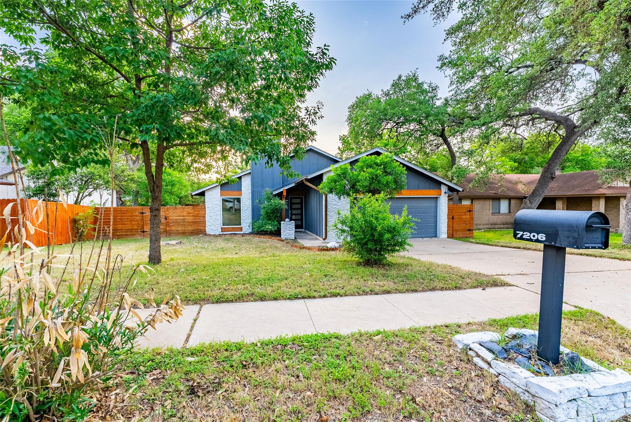 7206 Towering Oaks Dr Property Photo